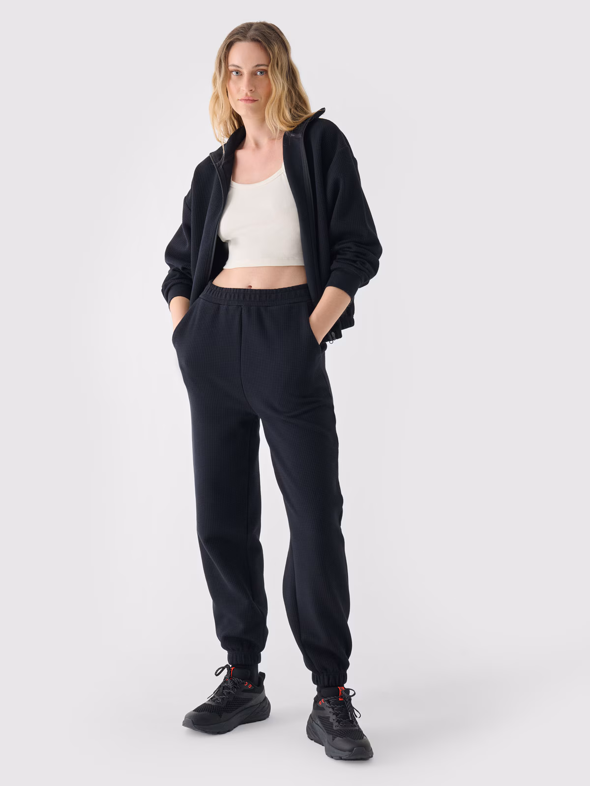 Spodnie dresowe joggery damskie - białe