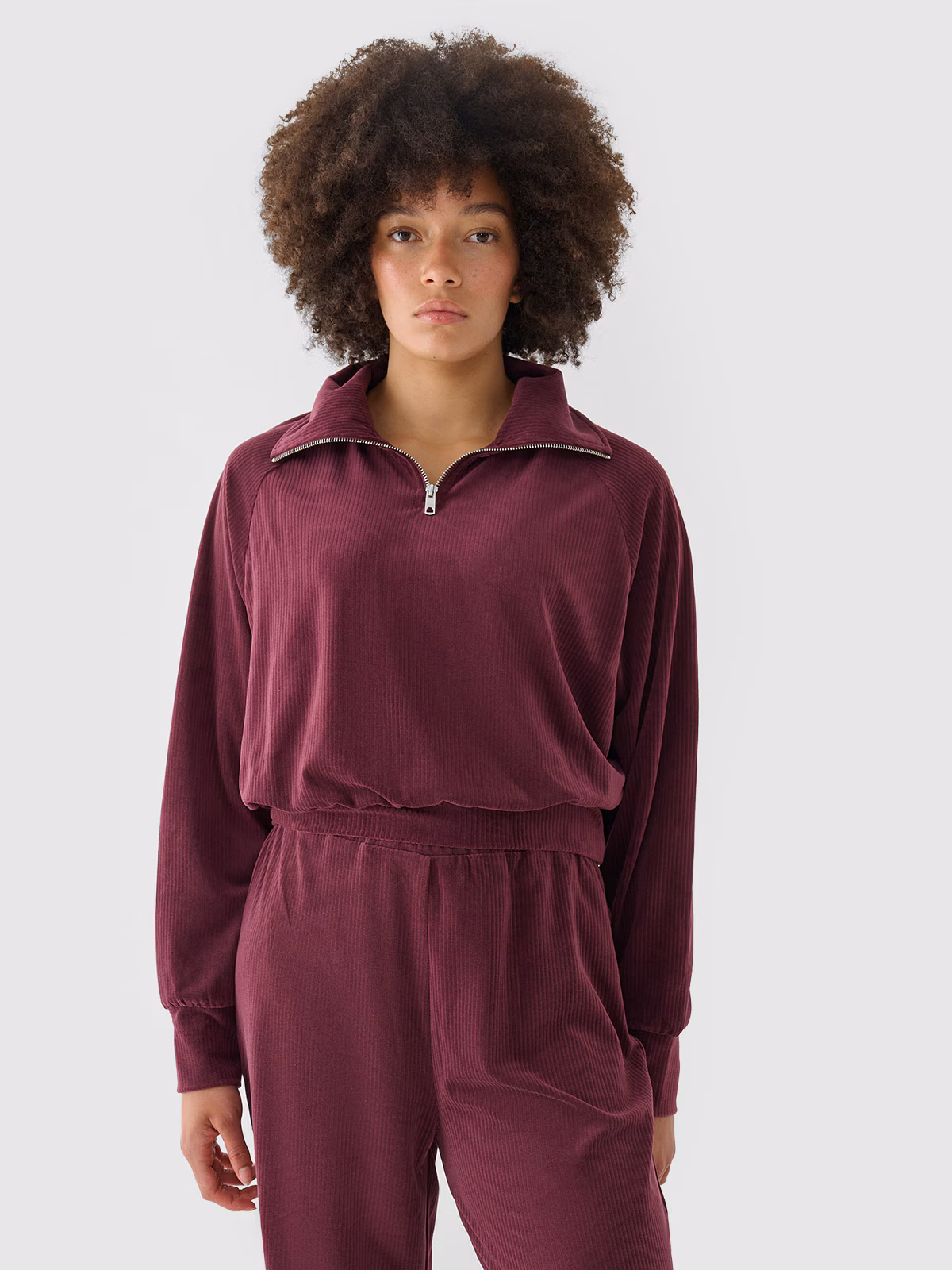 Bluza dresowa z weluru nierozpinana bez kaptura damska - czerwona