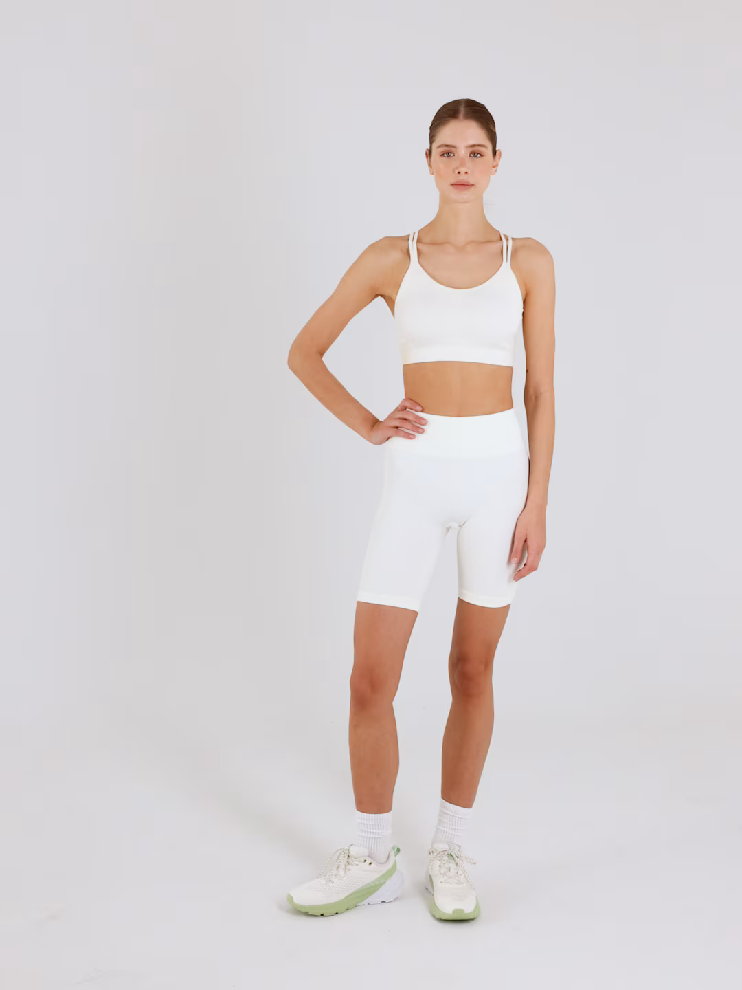 Biustonosz treningowy z niskim wsparciem - biały