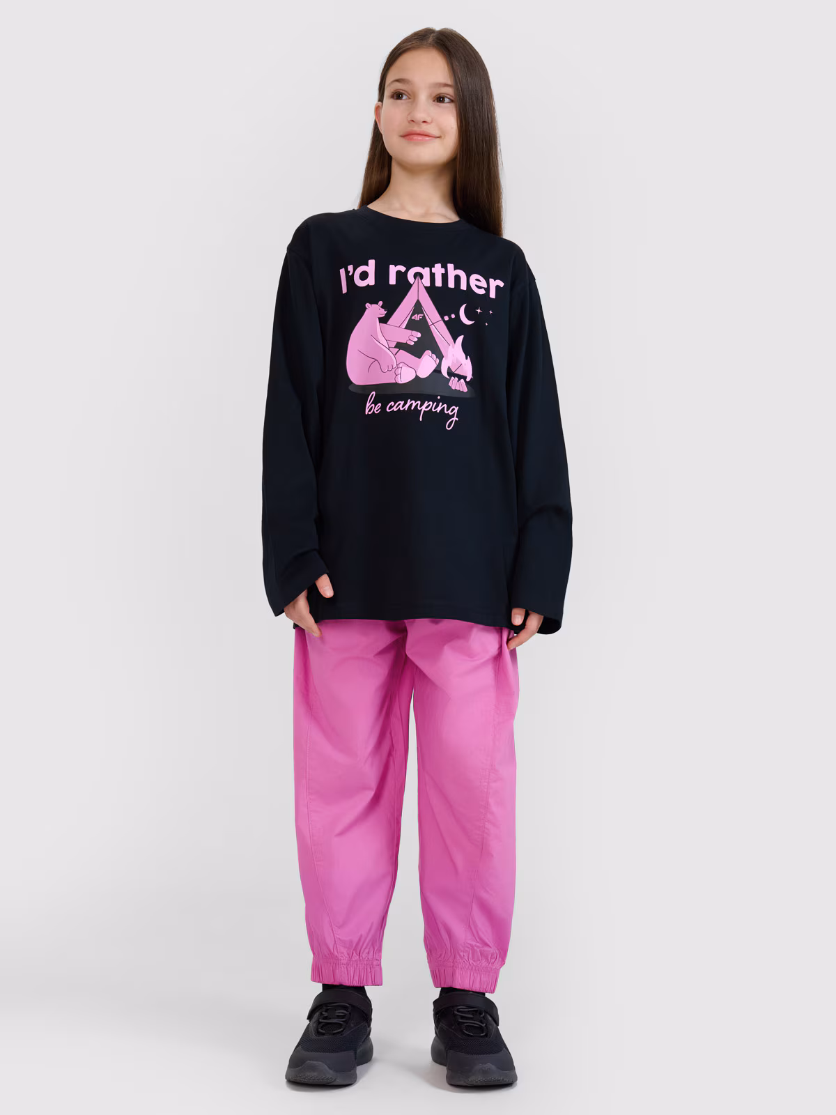 Longsleeve oversize z nadrukiem dziewczęcy - czarny