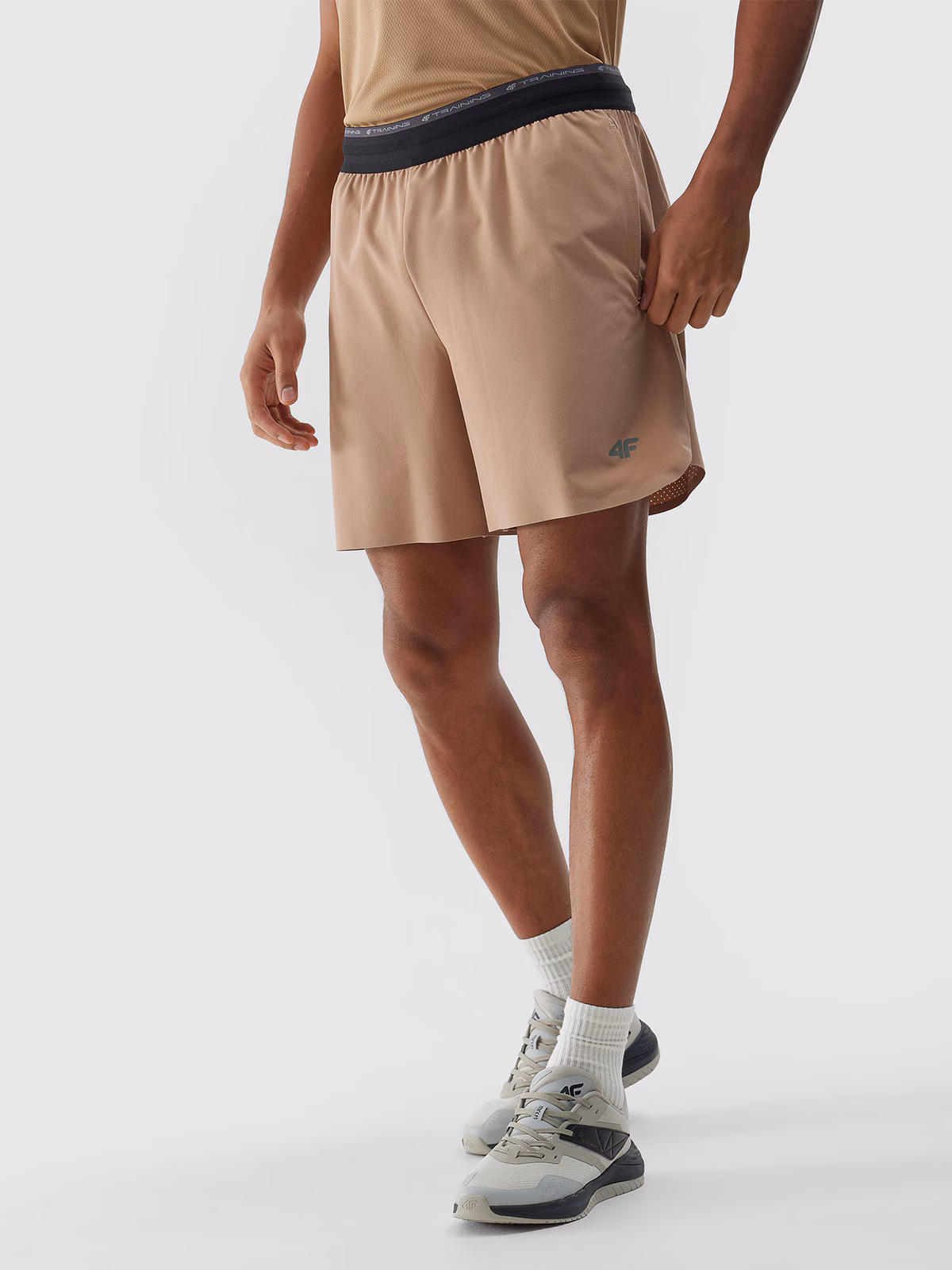 Spodenki treningowe szybkoschnące męskie - beżowe