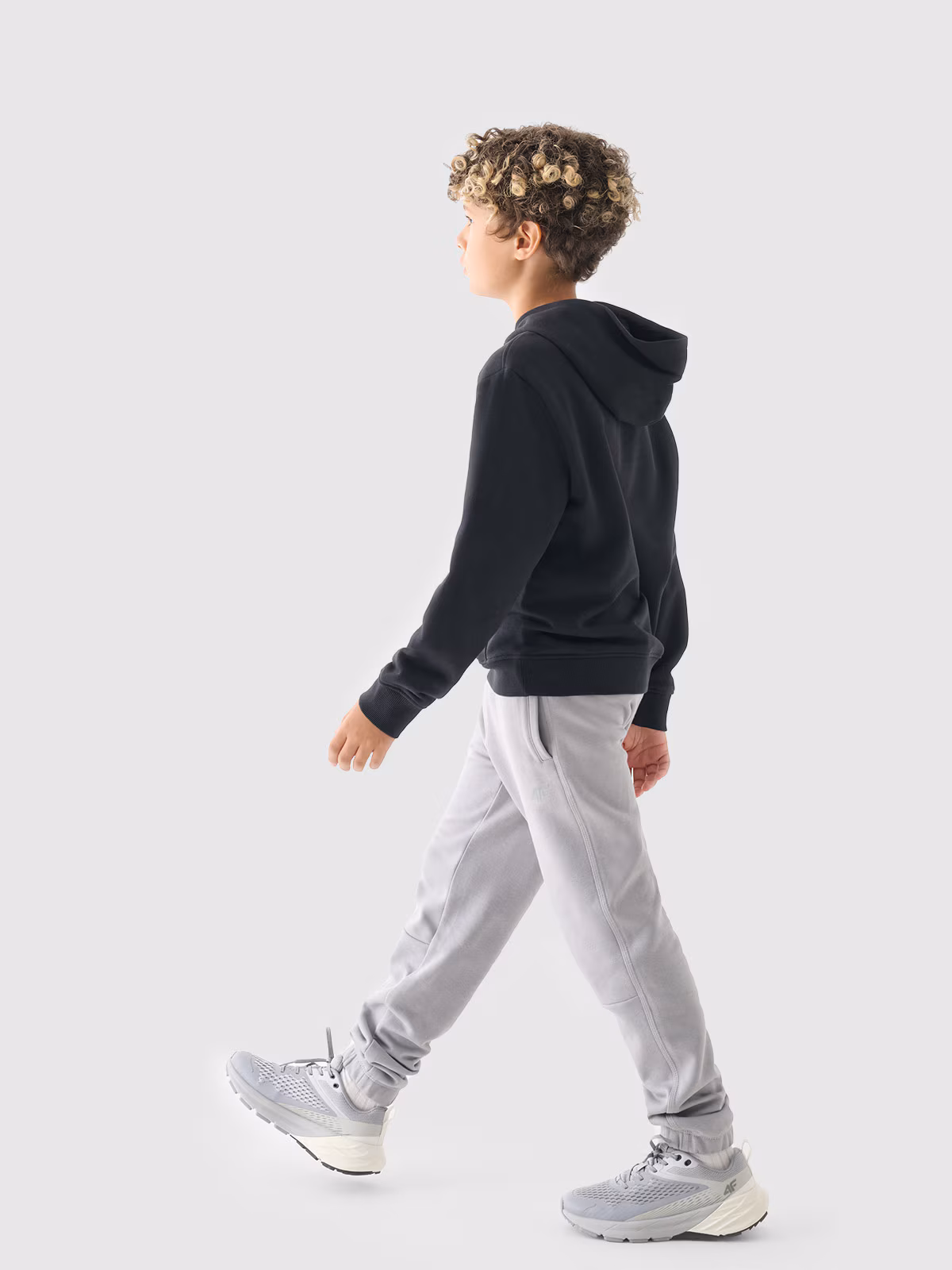 Bluza dresowa nierozpinana z kapturem chłopięca - niebieska