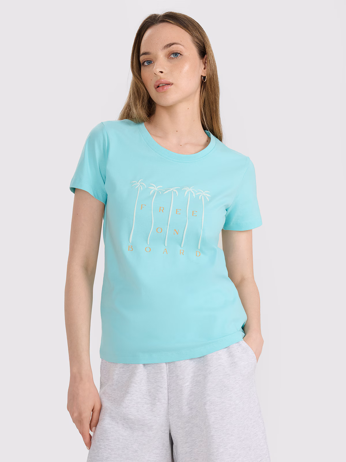 T-shirt regular z nadrukiem damski - beżowy