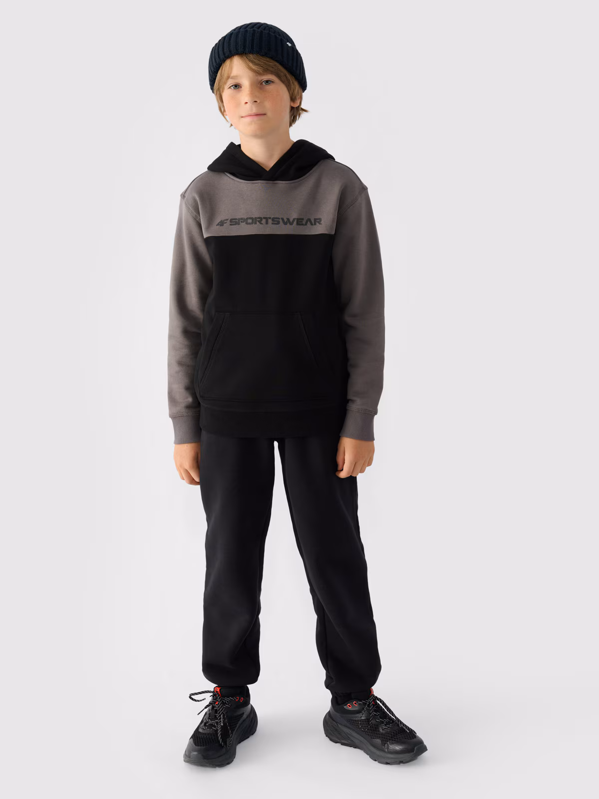 Bluza dresowa nierozpinana z kapturem chłopięca - czarna