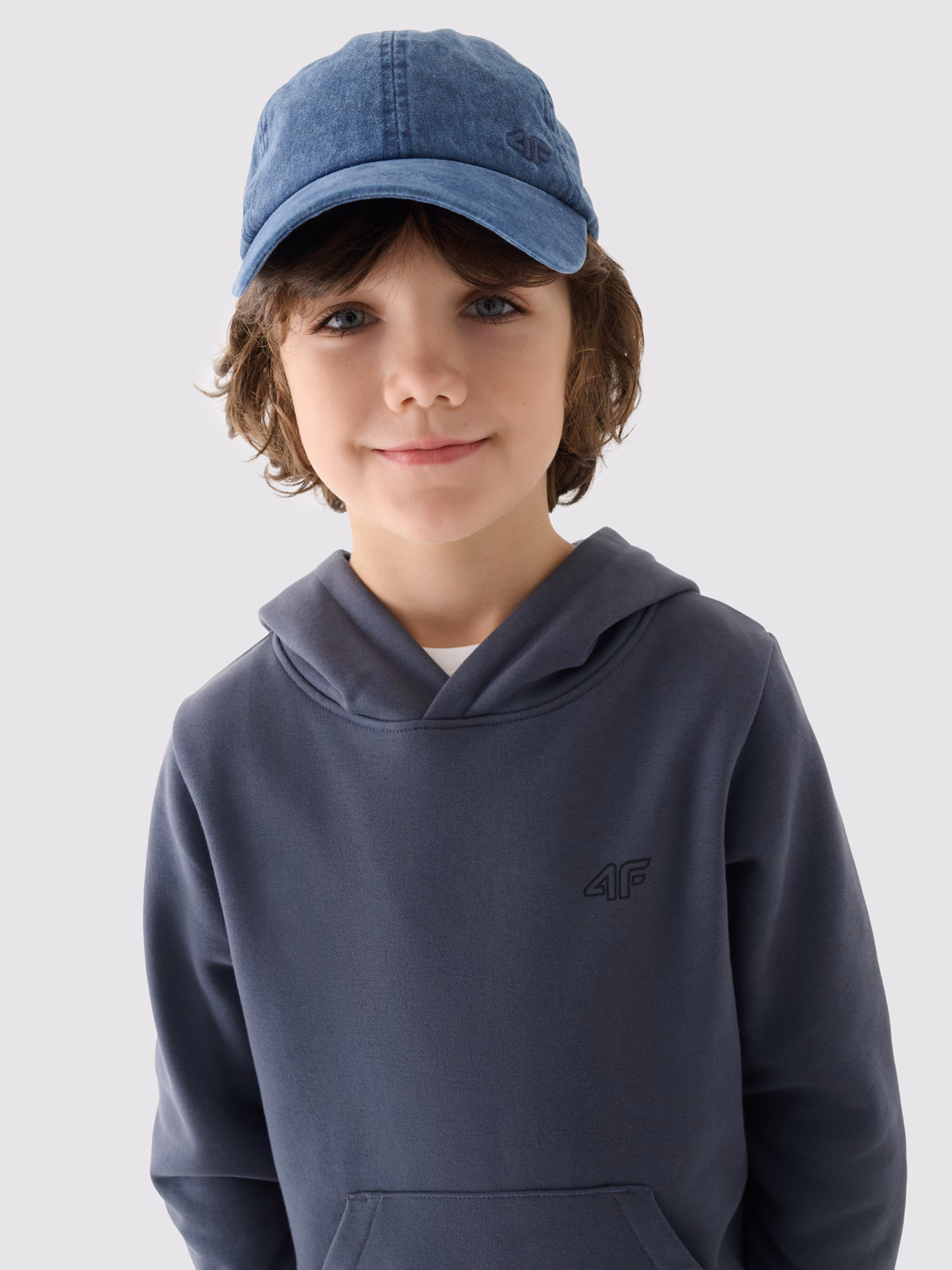 Bluza dresowa nierozpinana z kapturem chłopięca - niebieska