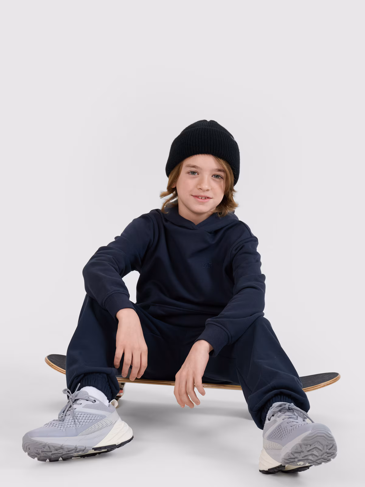 Bluza dresowa nierozpinana z kapturem chłopięca - szara