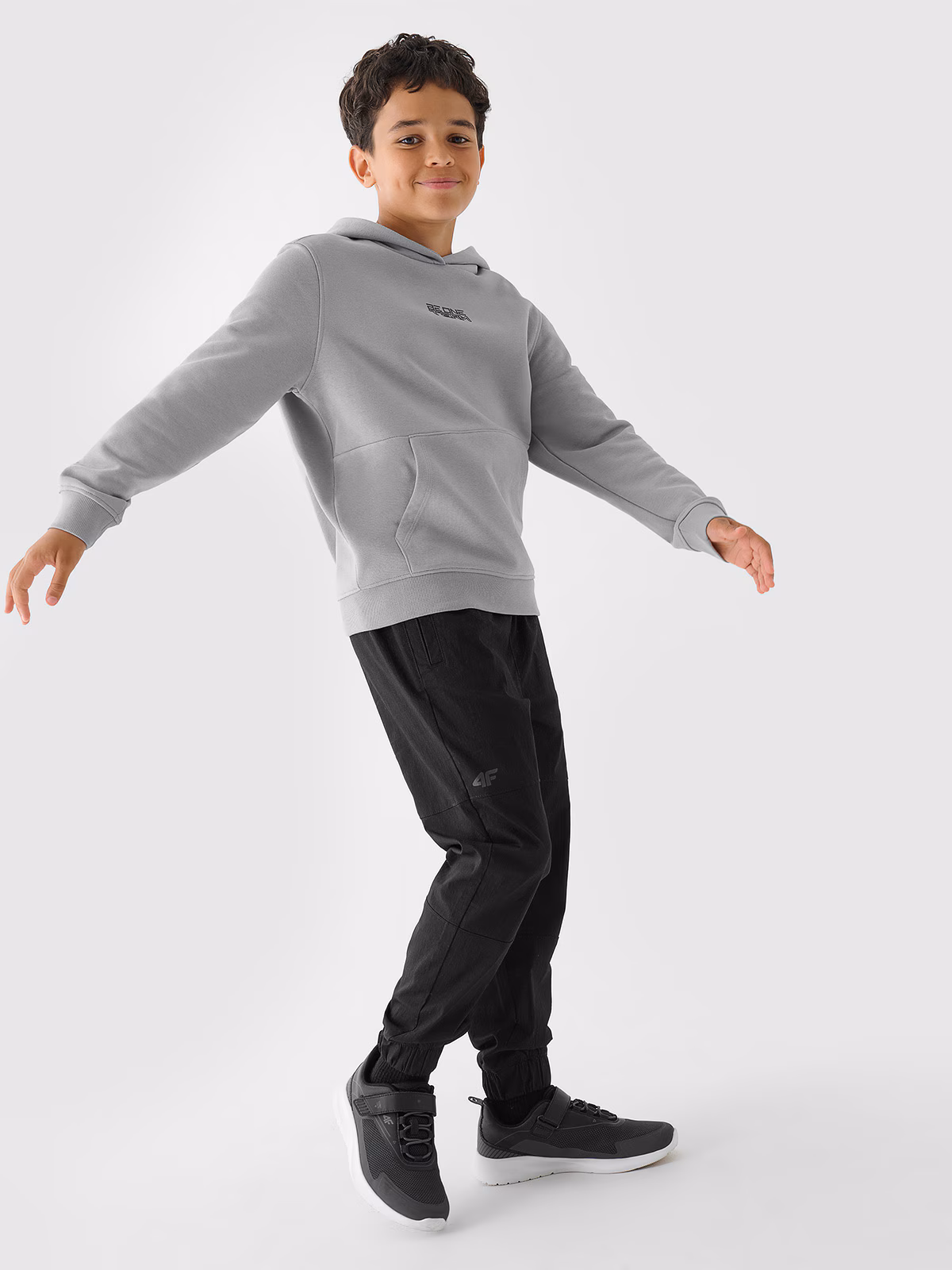 Bluza dresowa nierozpinana z kapturem chłopięca - szara