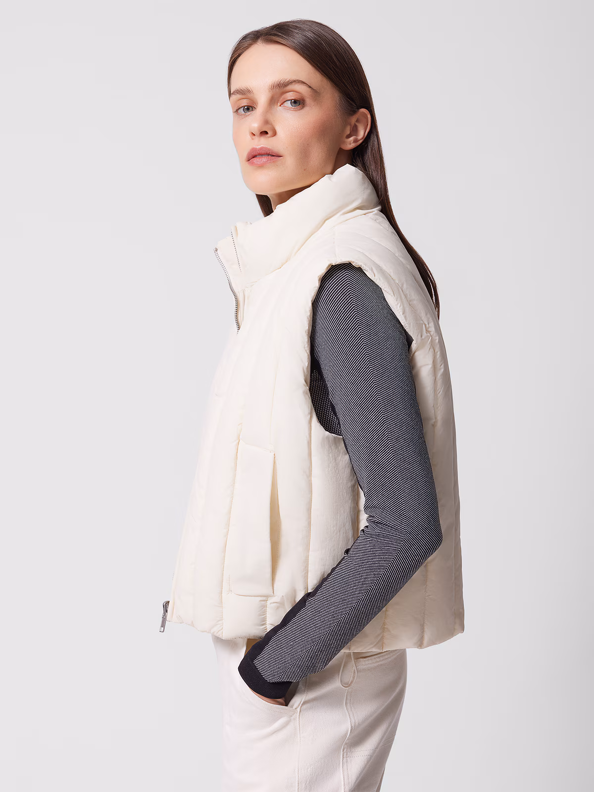 Bezrękawnik puchowy dwustronny z wypełnieniem syntetycznym damski Outhorn - beżowy