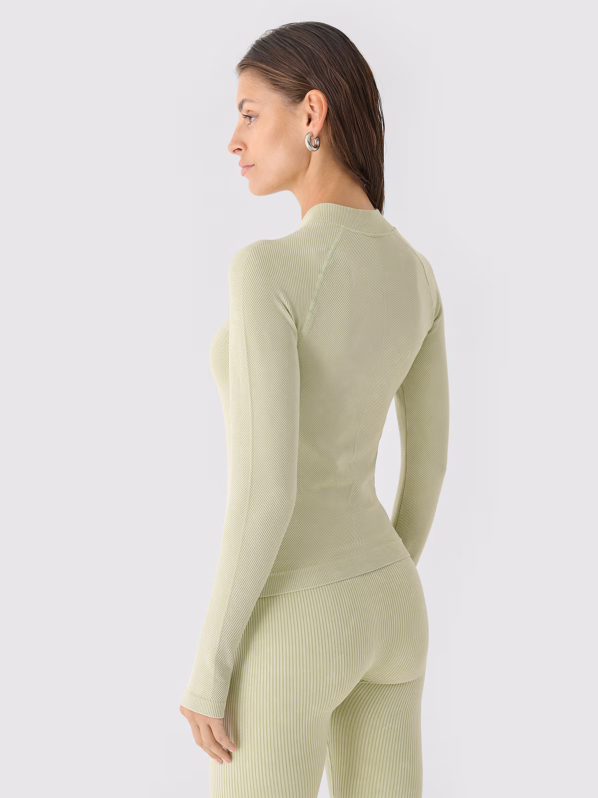 Longsleeve bezszwowy slim w prążki damski - oliwkowy/khaki