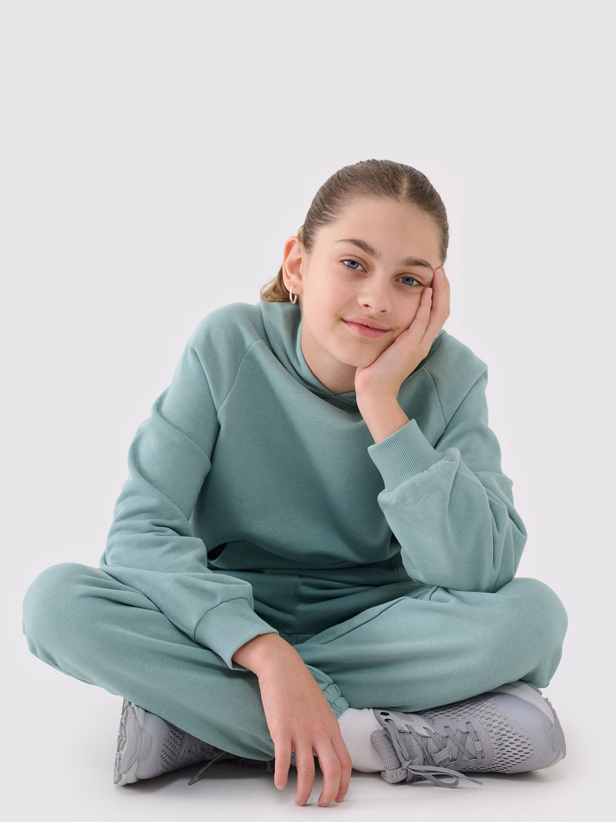 Bluza dresowa nierozpinana z kapturem dziewczęca - miętowa
