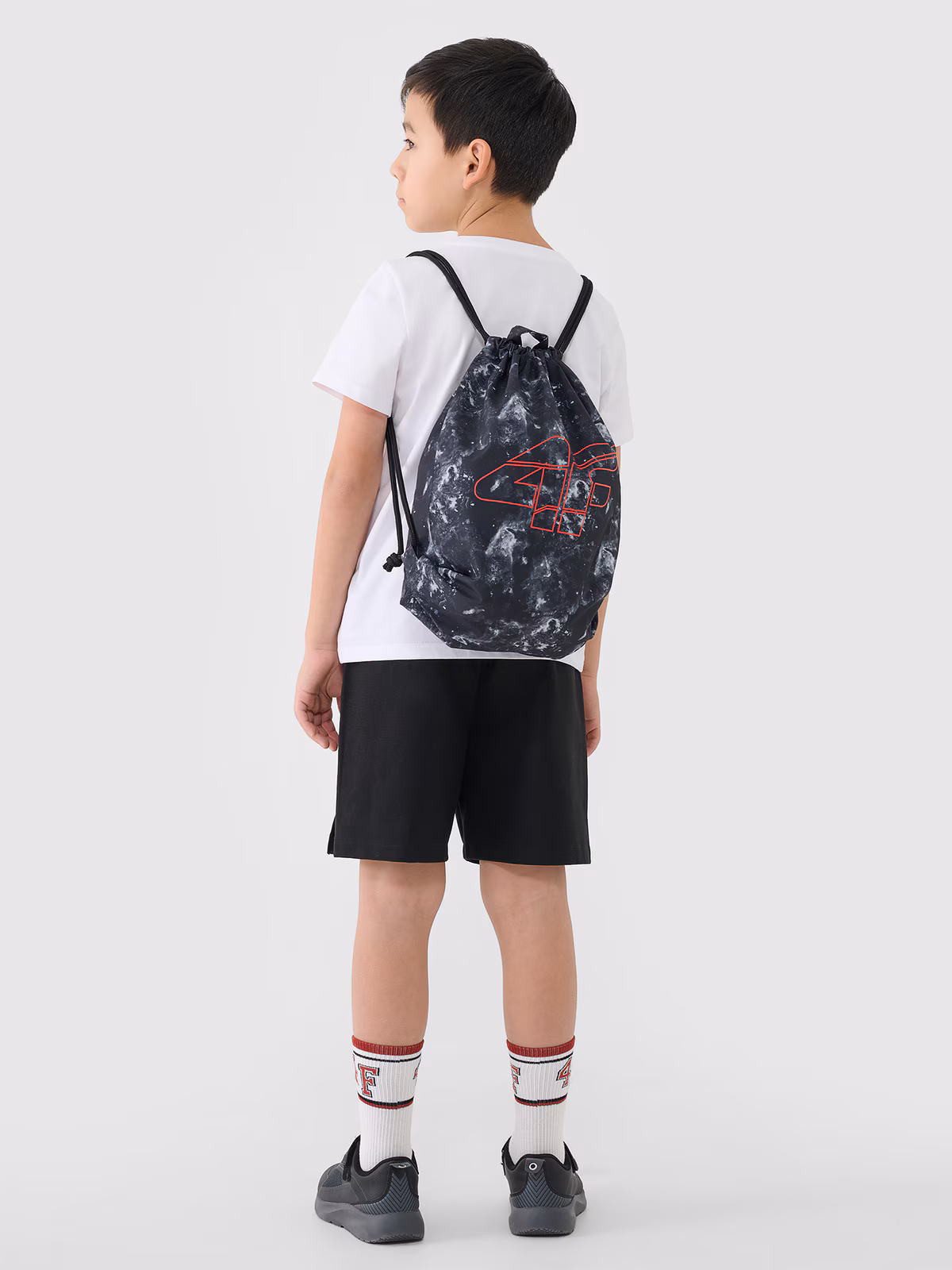 Komplet sportowy na WF (koszulka+spodenki+worek) chłopięcy - czarny