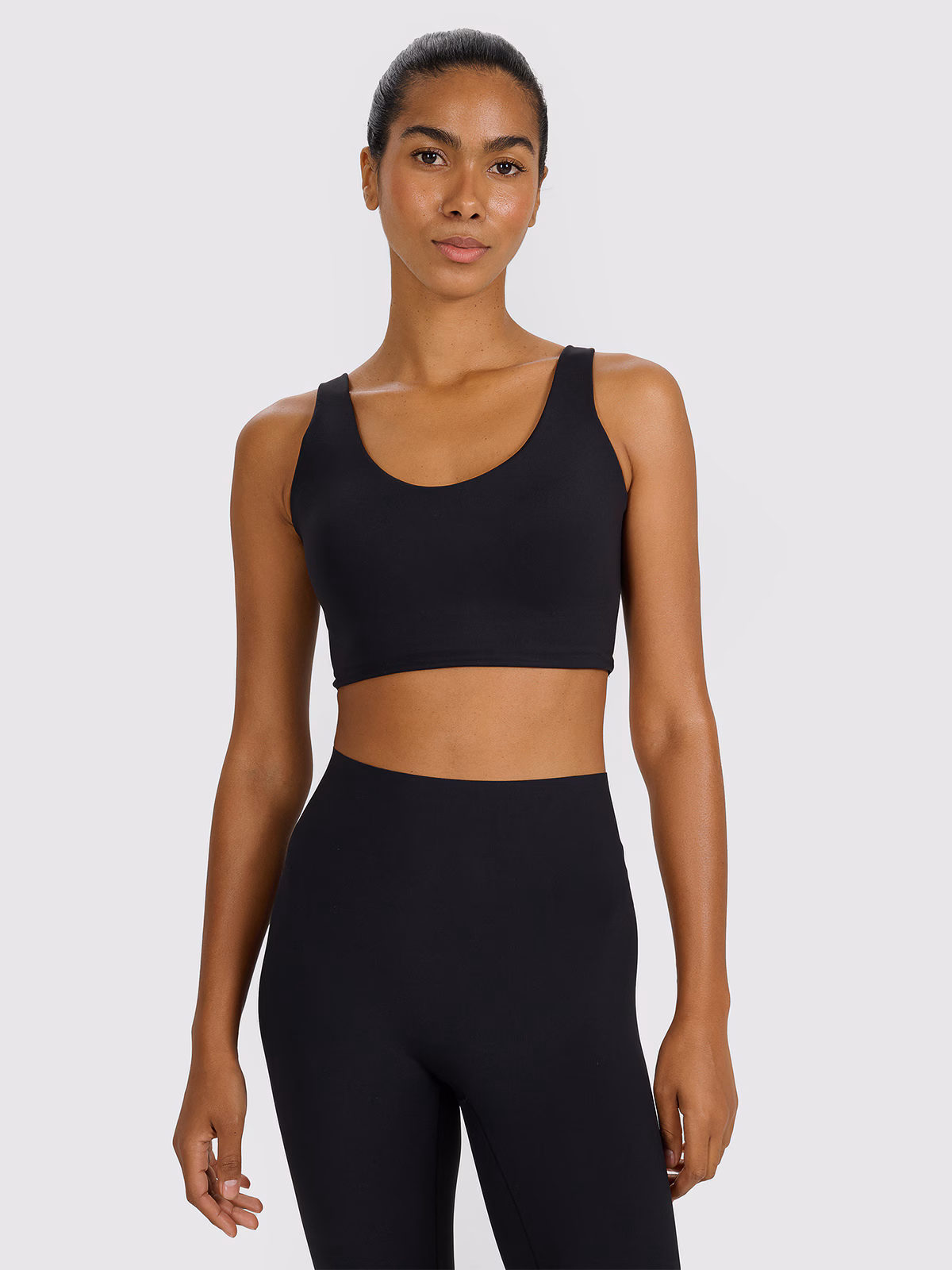 Biustonosz treningowy ze średnim wsparciem - czarny