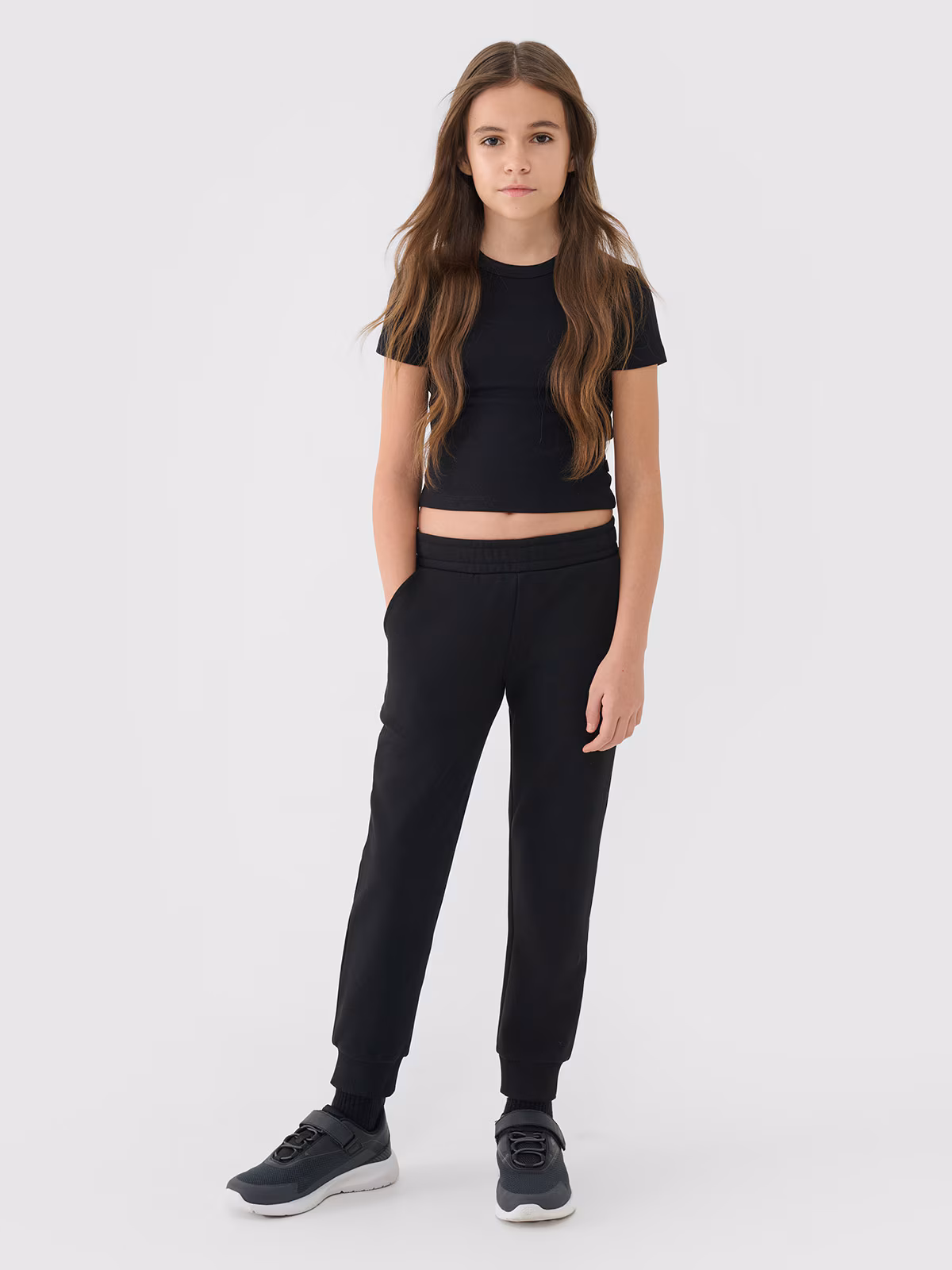 T-shirt slim crop top gładki dziewczęcy - beżowy