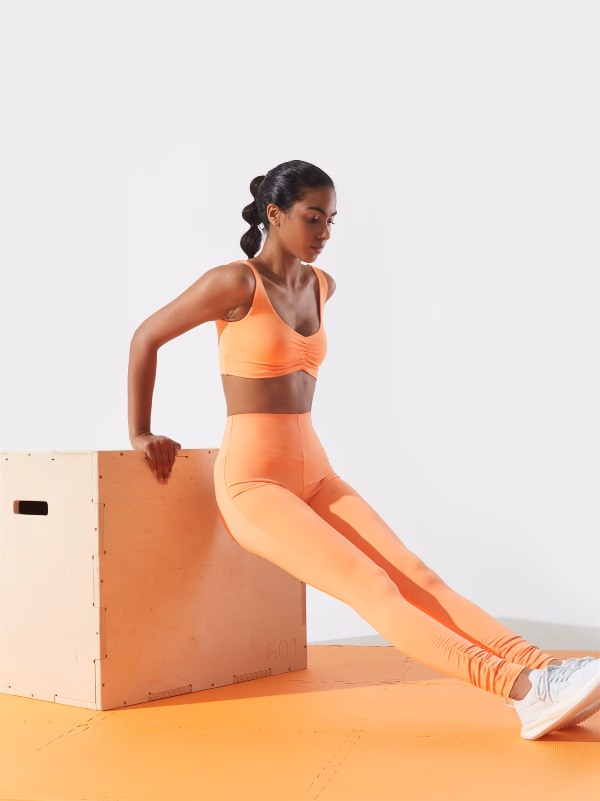 Legginsy treningowe z materiałów z recyklingu damskie 4F x Anna Lewandowska