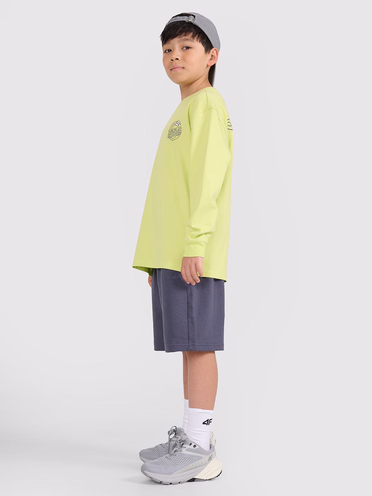 Longsleeve oversize z nadrukiem chłopięcy - biały