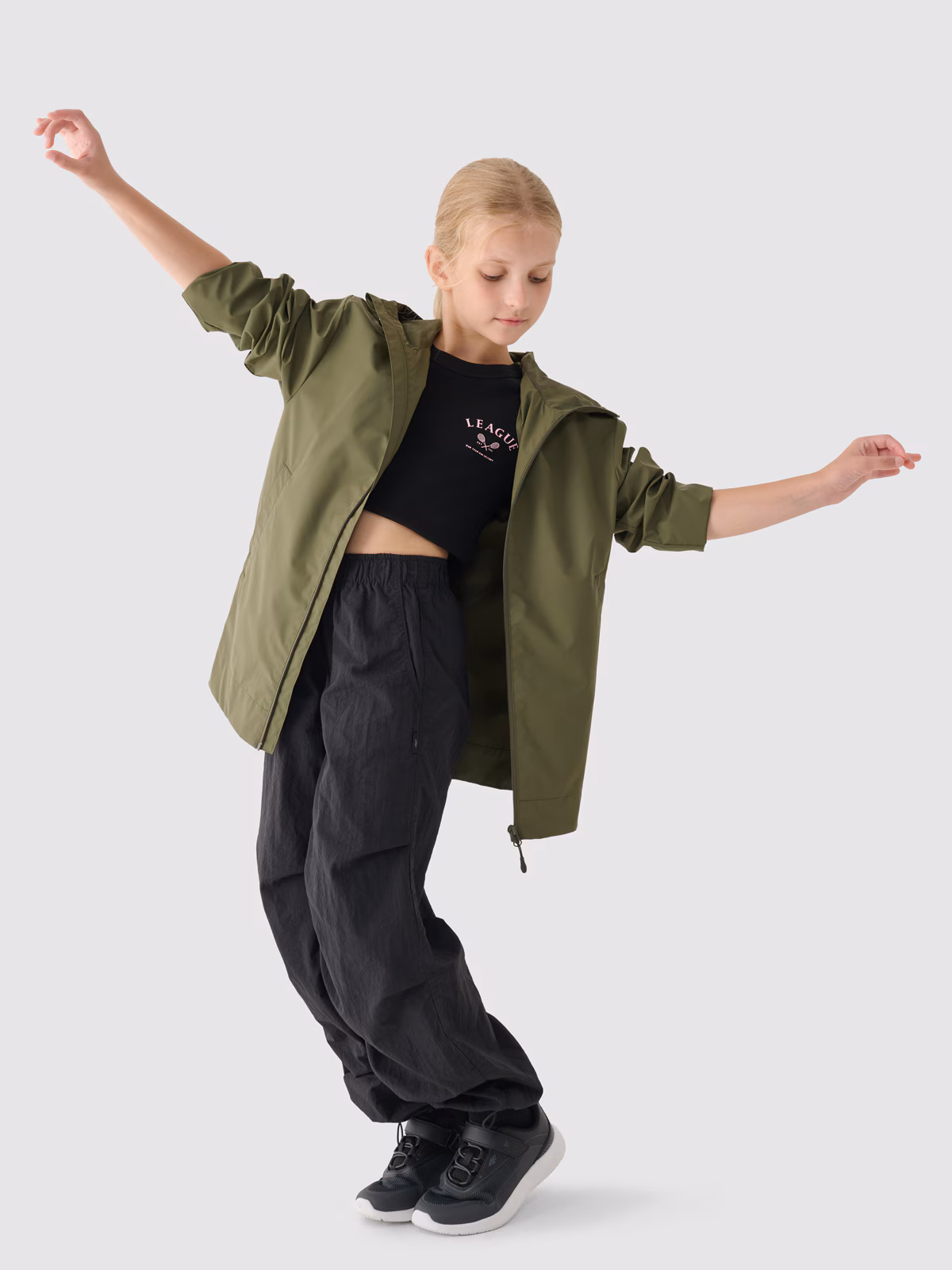 Kurtka przejściowa przeciwdeszczowa z gumową powłoką dziecięca - khaki