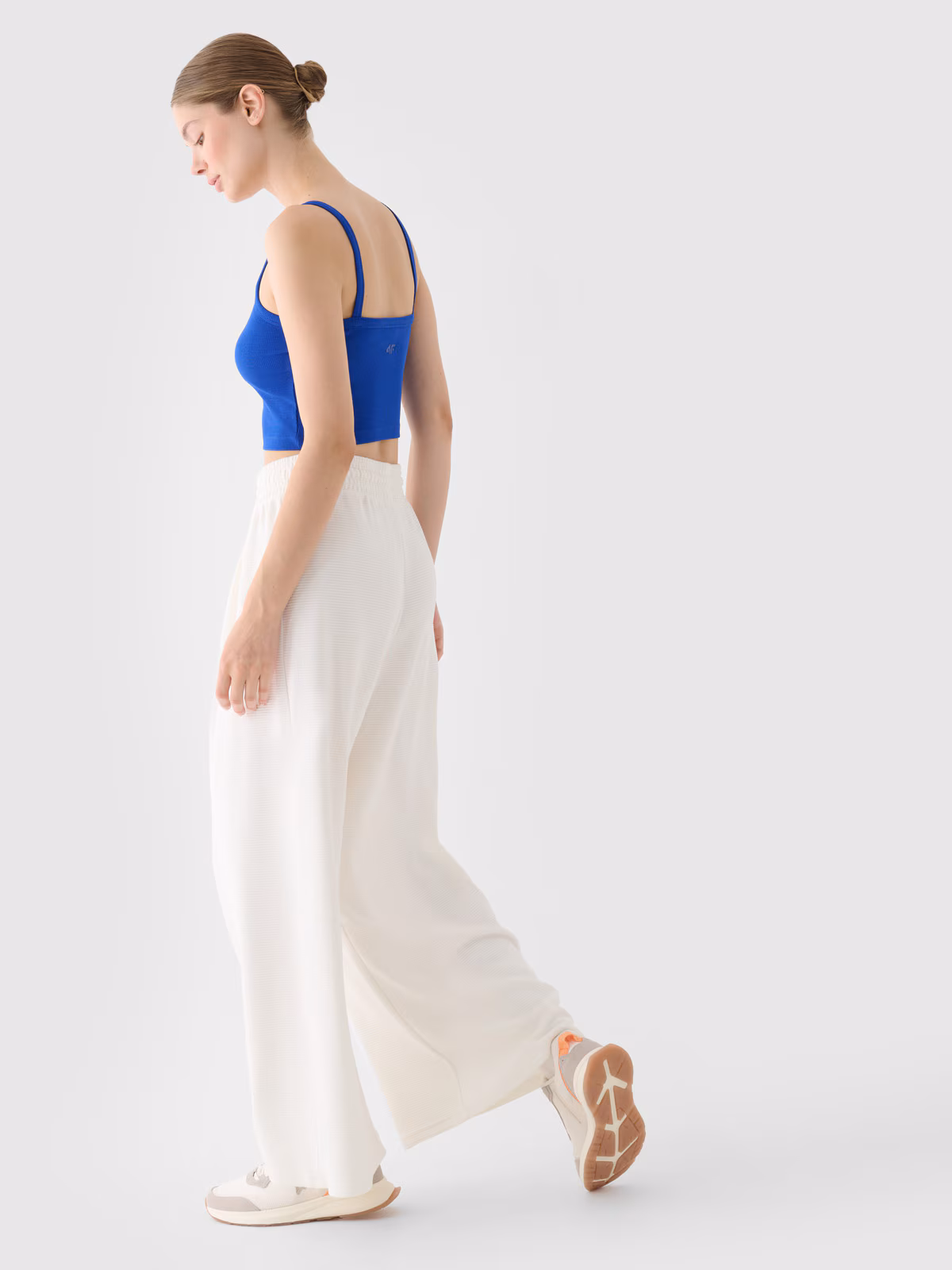 Spodnie dresowe z szerokimi nogawkami damskie - białe