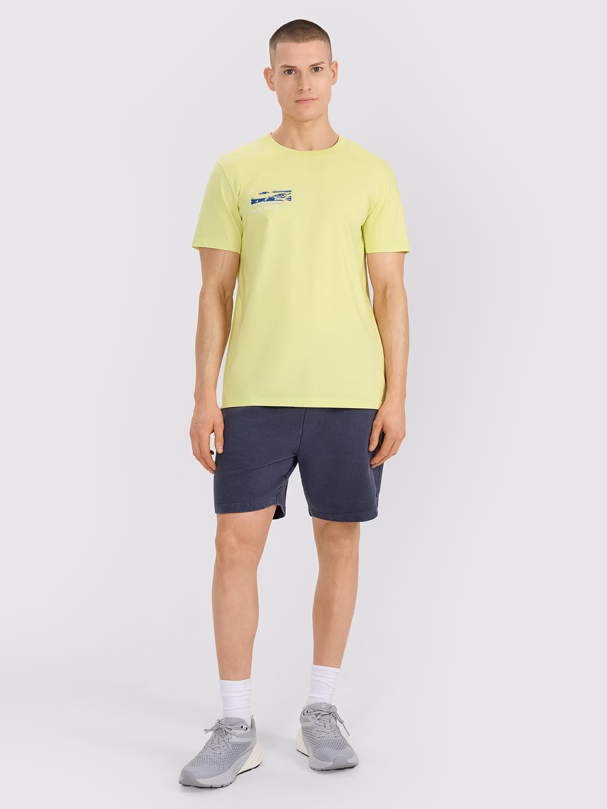 T-shirt regular z nadrukiem męski - szary