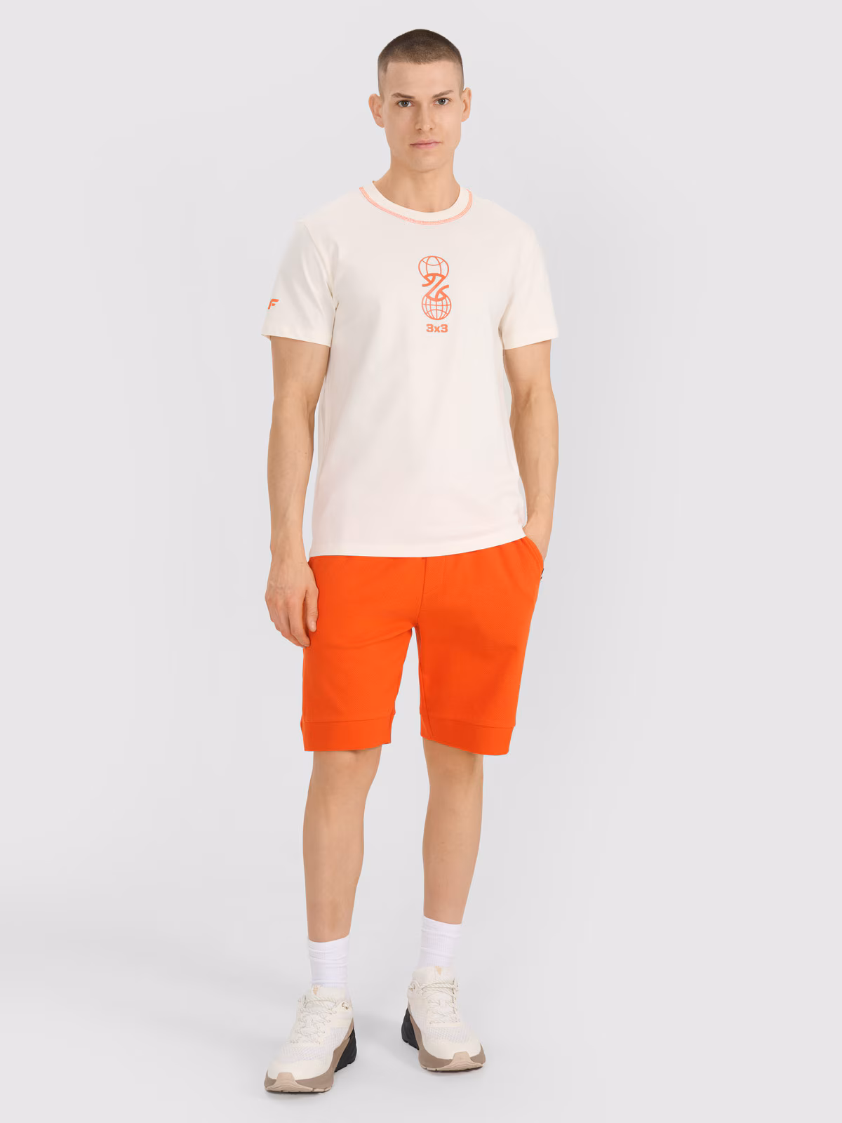 T-shirt regular z nadrukiem męski - biały