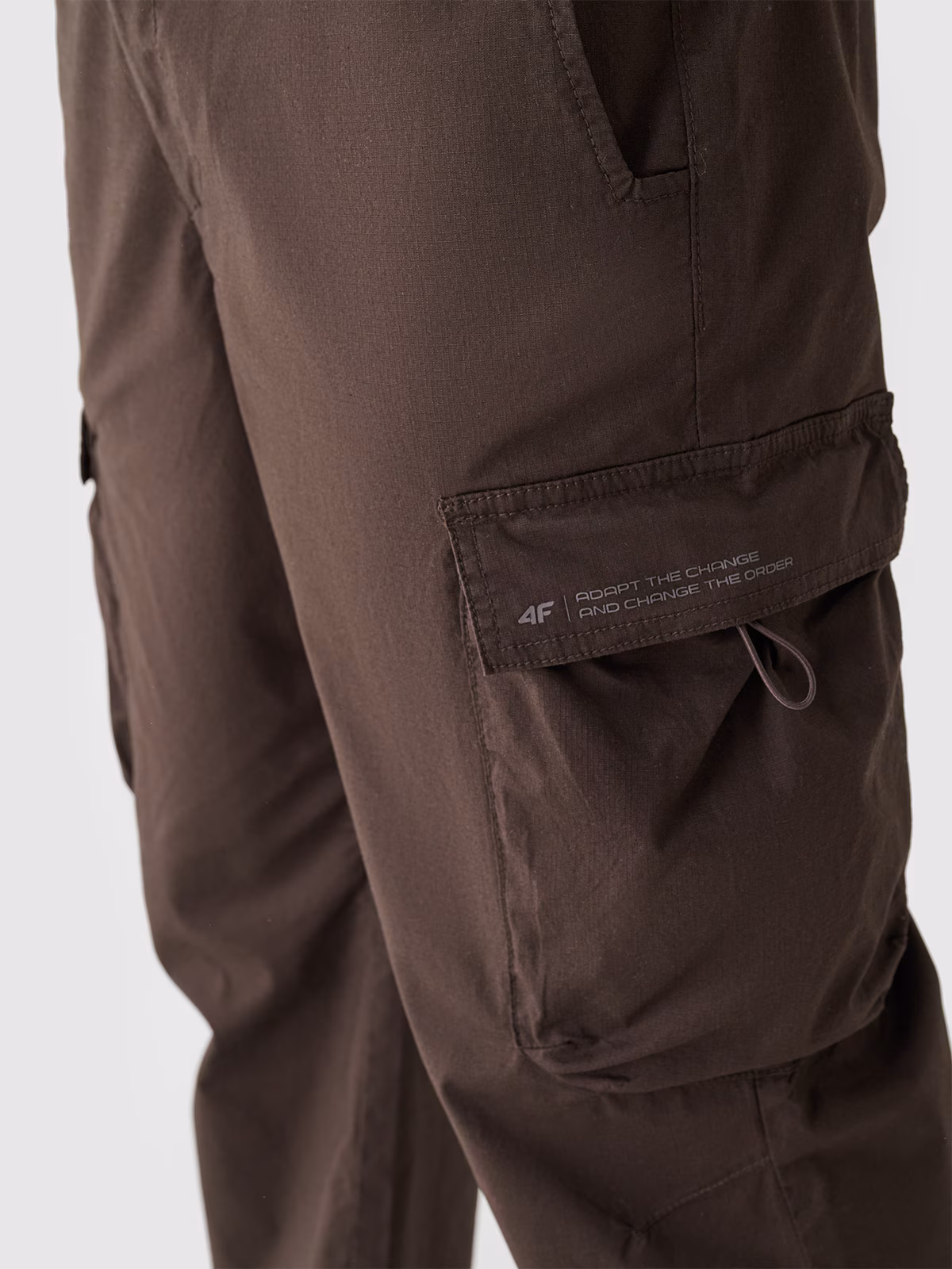 Spodnie casual parachute cargo męskie - brązowe