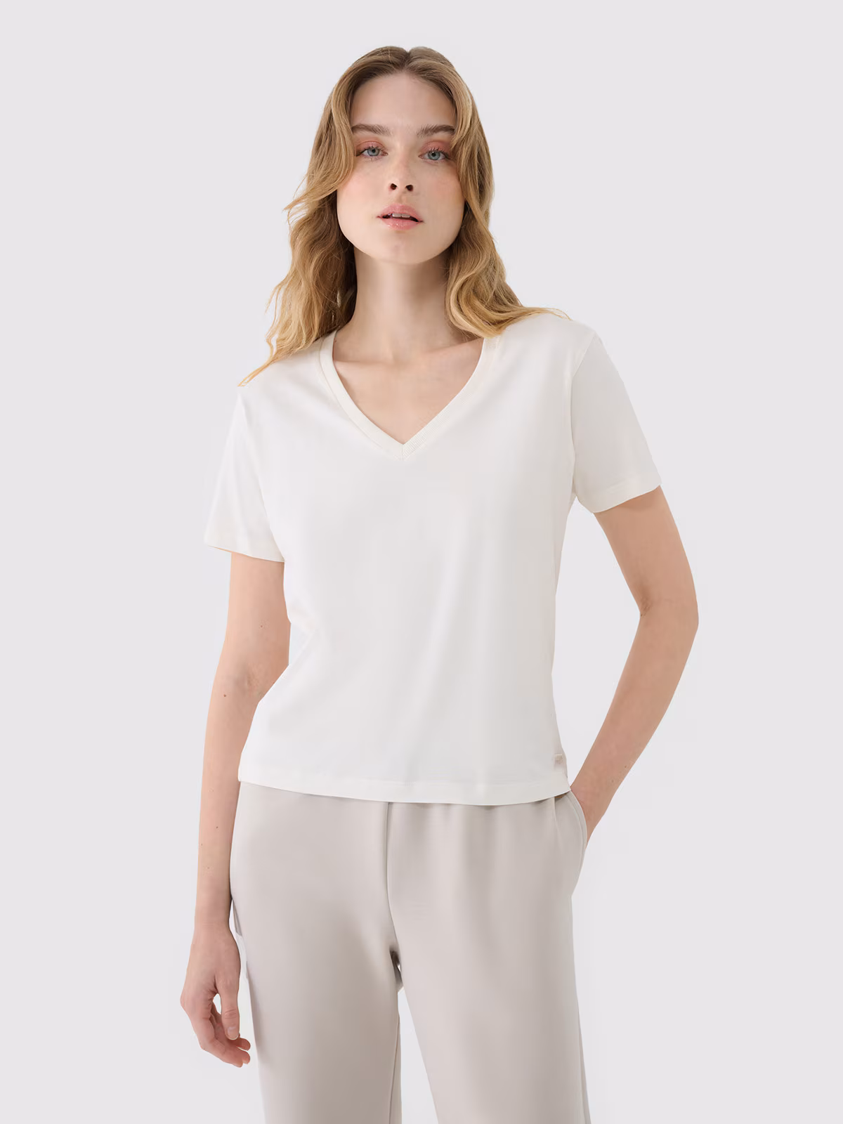 T-shirt oversize z modalem damski - biały