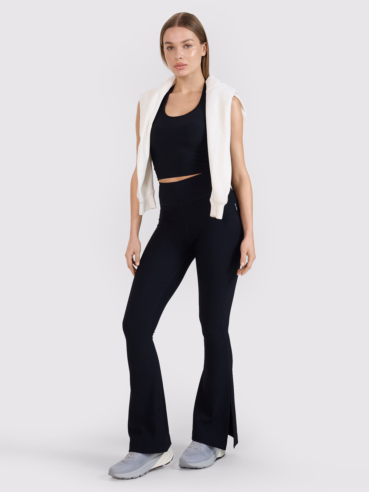 Crop top slim gładki damski 4F x Anna Lewandowska - brązowy