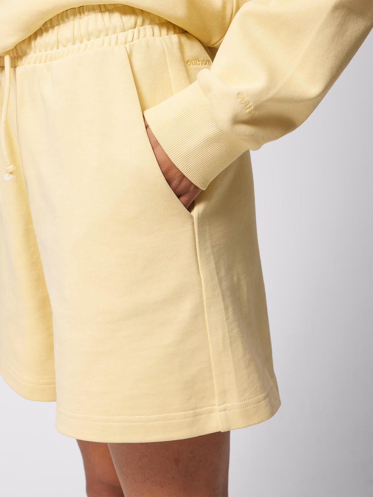 Spodenki dresowe damskie Outhorn - żółte