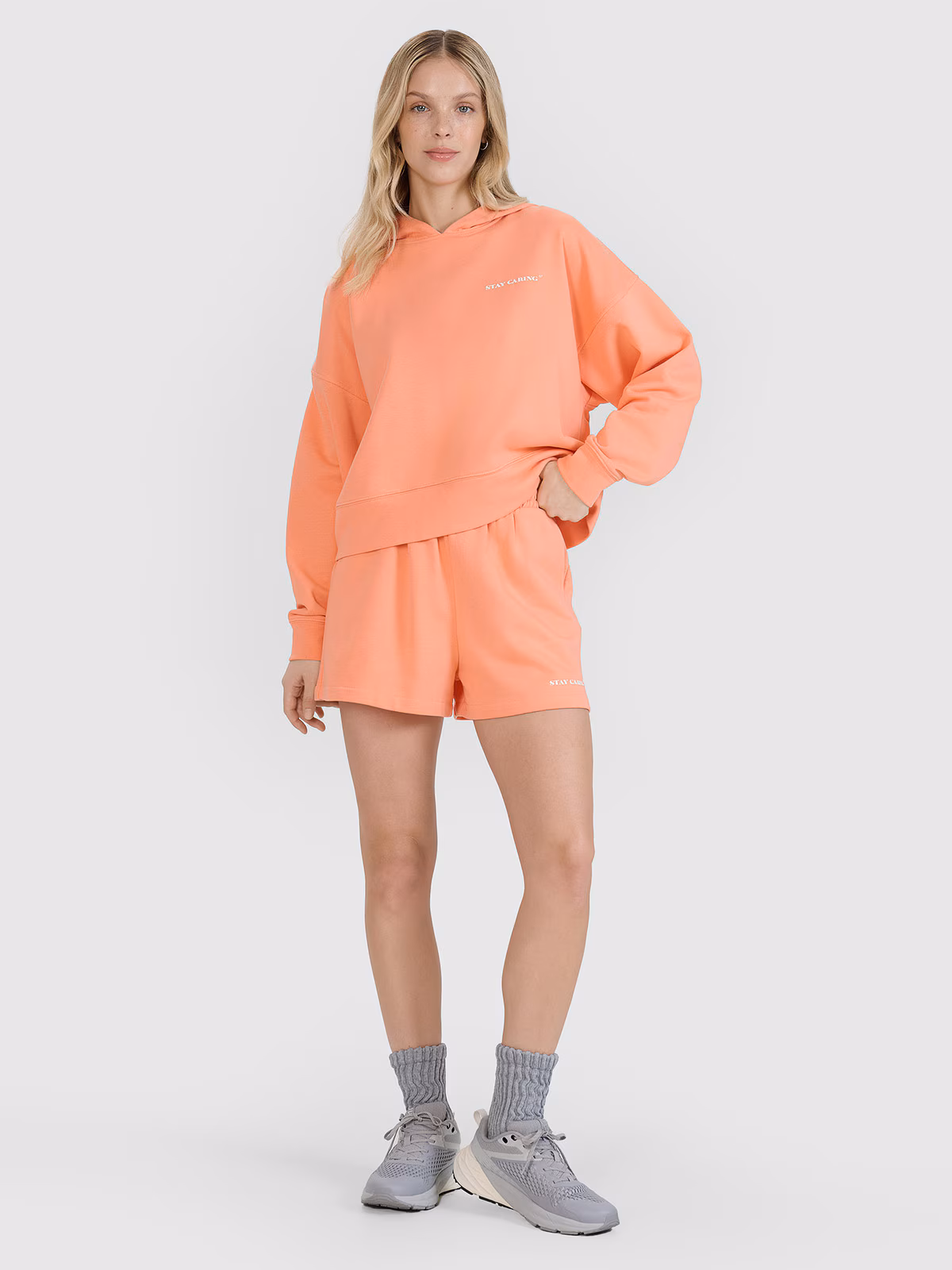 Spodenki dresowe damskie - łososiowe