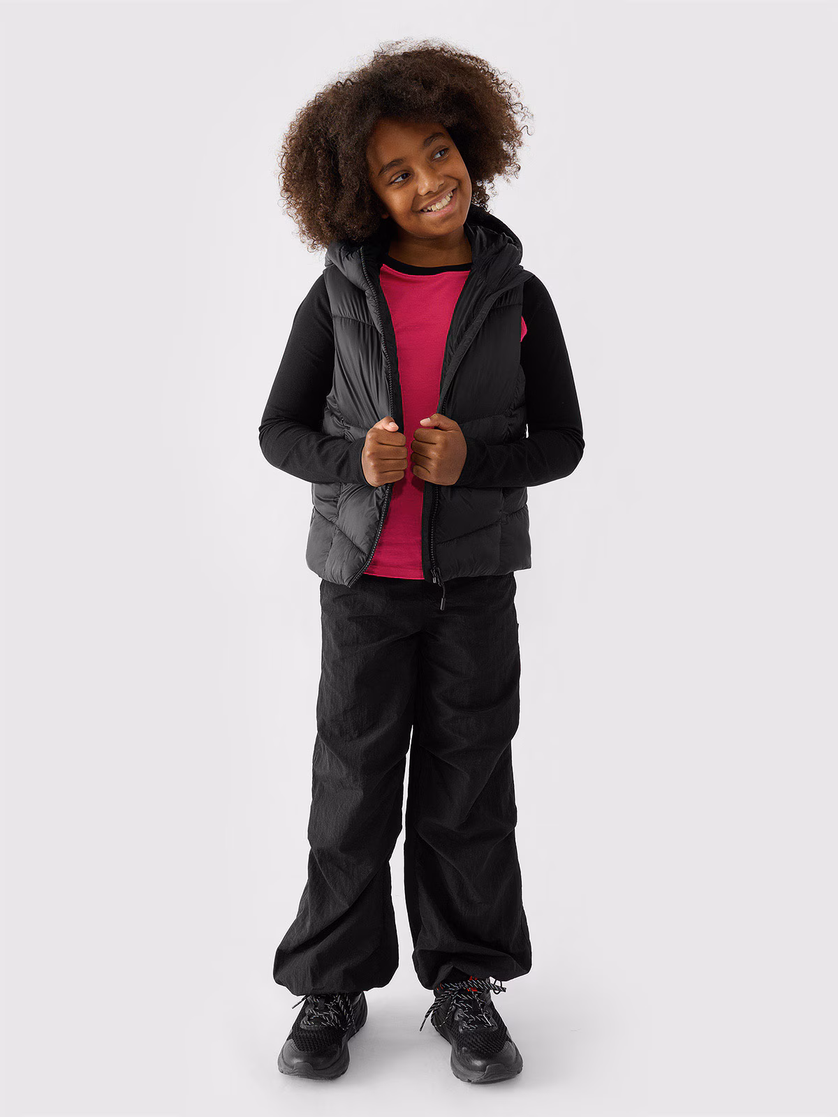 Bezrękawnik puchowy pikowany z kapturem dziewczęcy - czarny