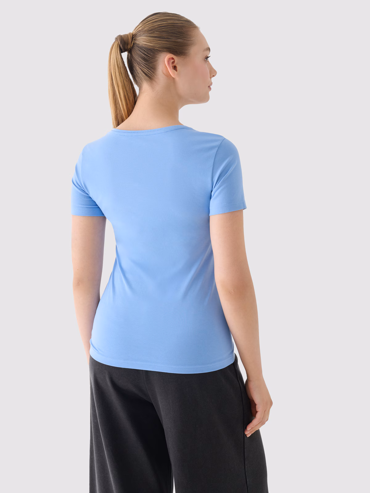 T-shirt slim z nadrukiem damski - niebieski