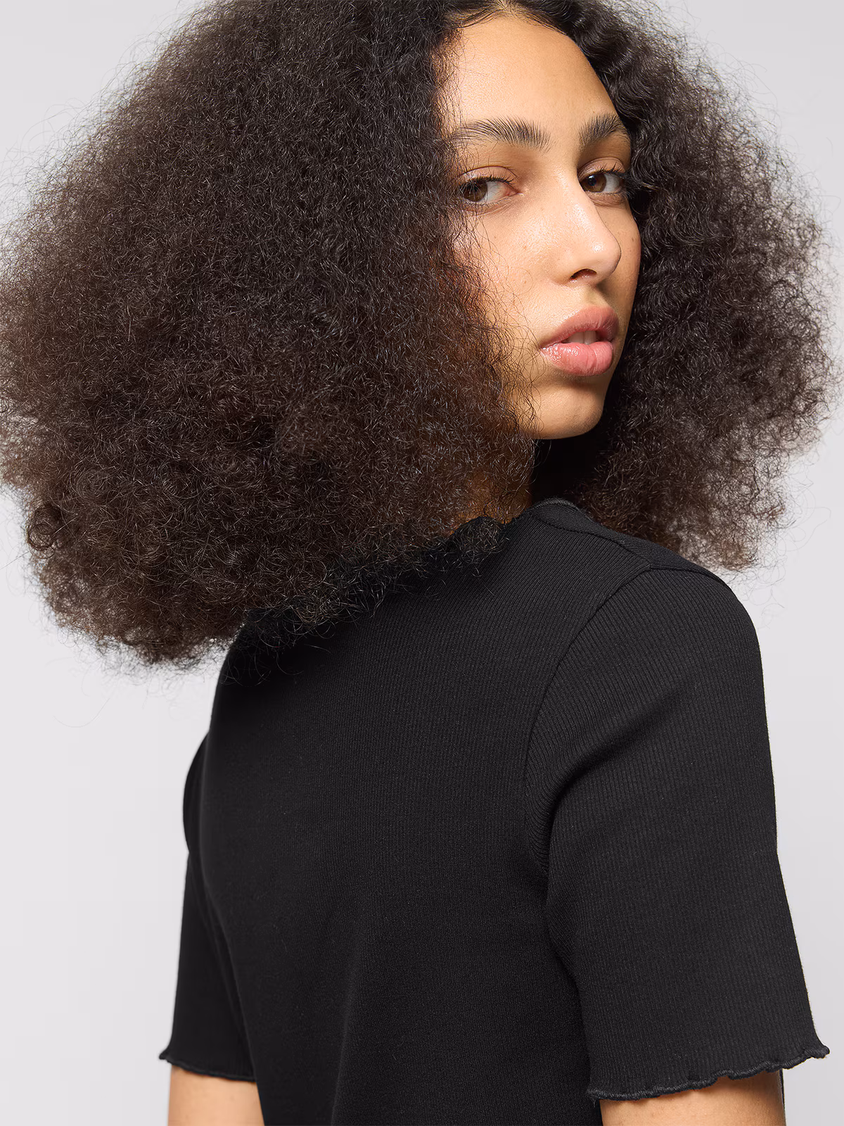 T-shirt crop top gładki damski Outhorn - czarny