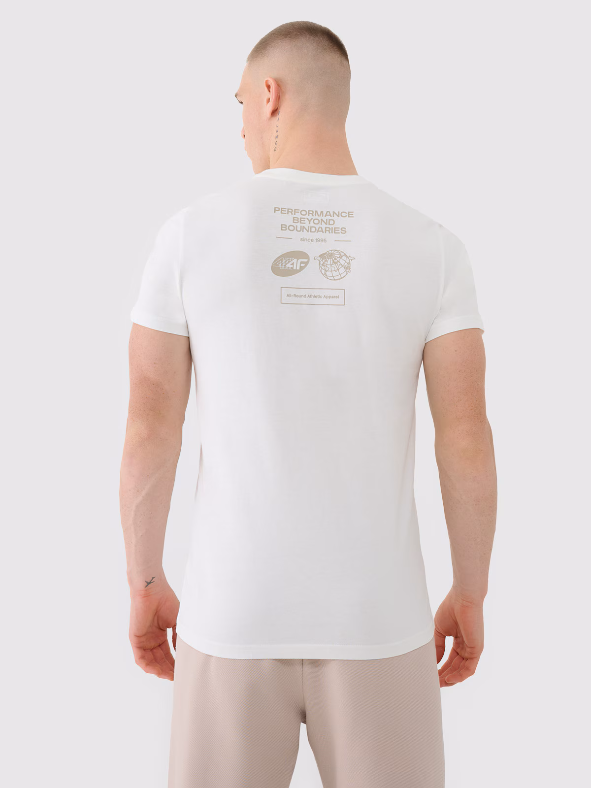 T-shirt regular z nadrukiem męski - beżowy