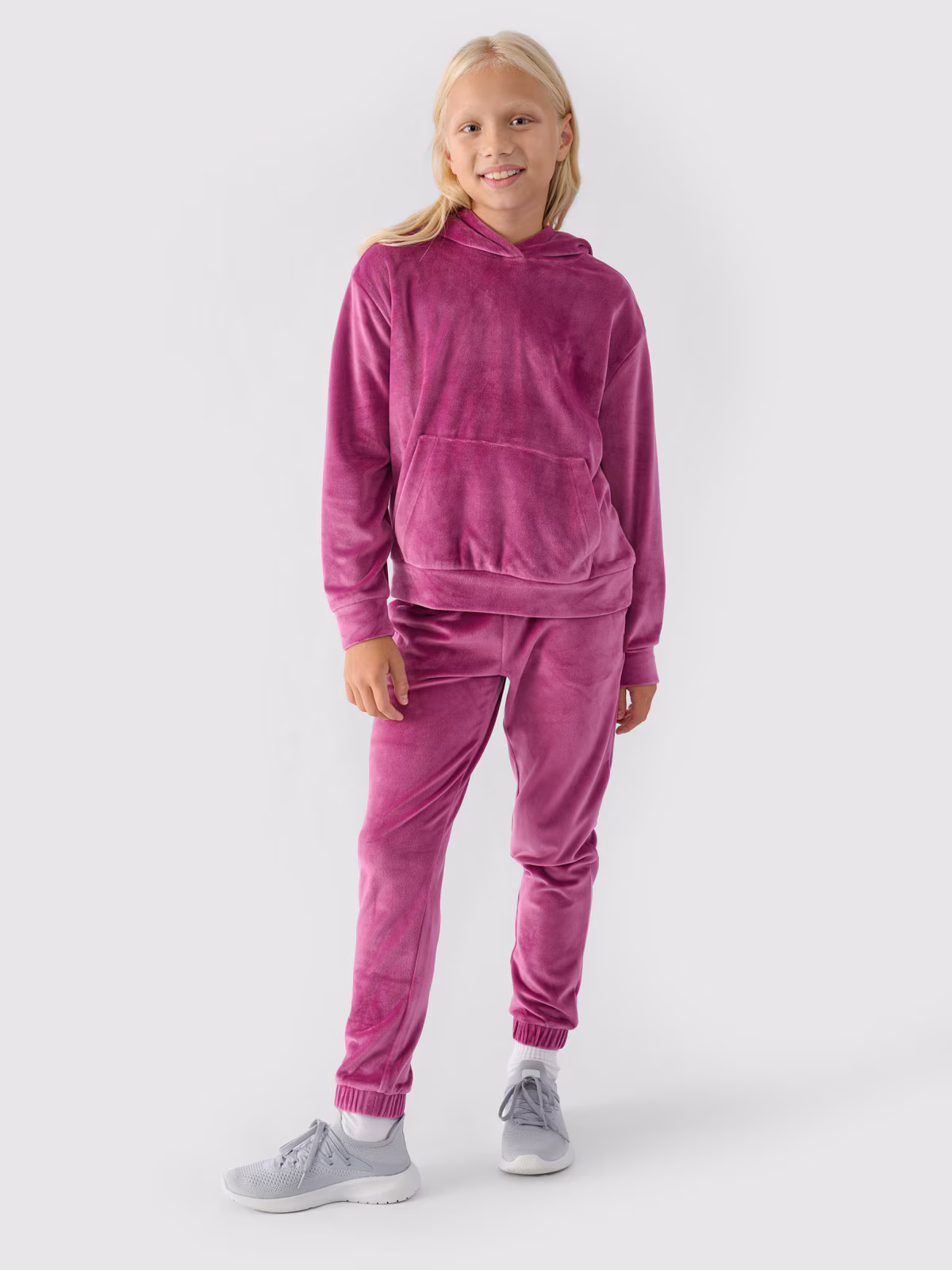 Bluza dresowa z weluru nierozpinana z kapturem dziewczęca - różowa