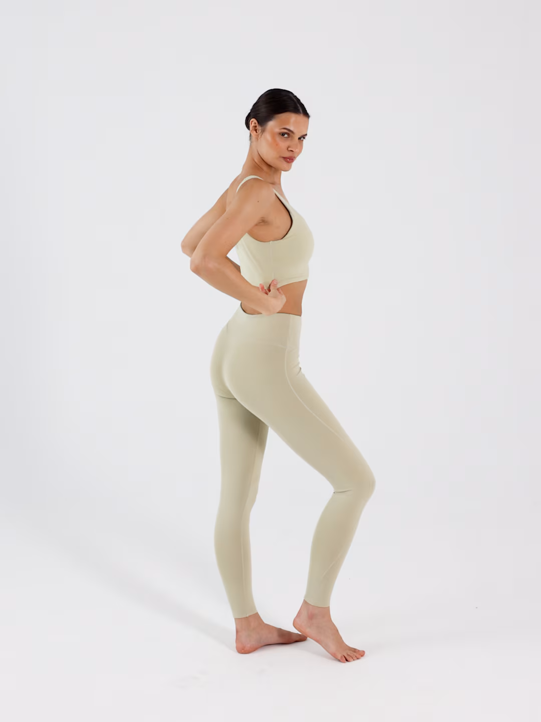 Biustonosz treningowy ze średnim wsparciem - zielony