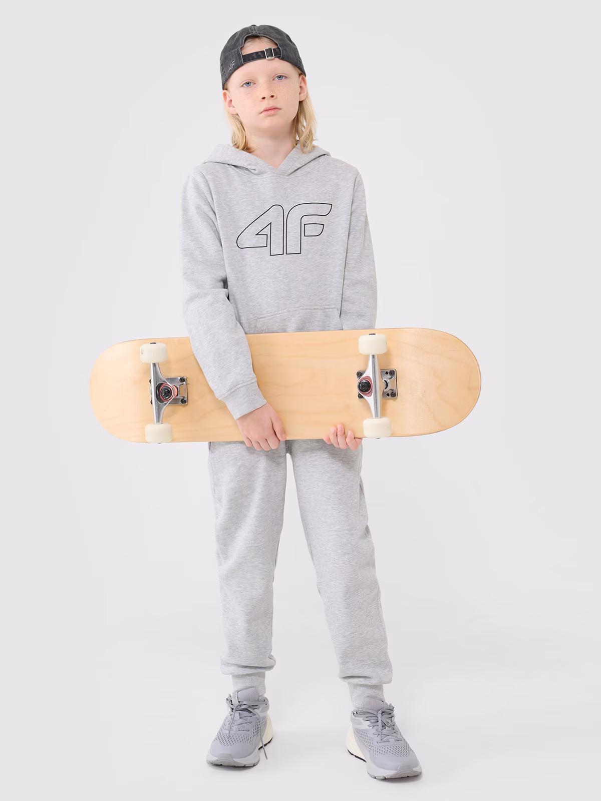 Bluza dresowa nierozpinana z kapturem chłopięca - czarna