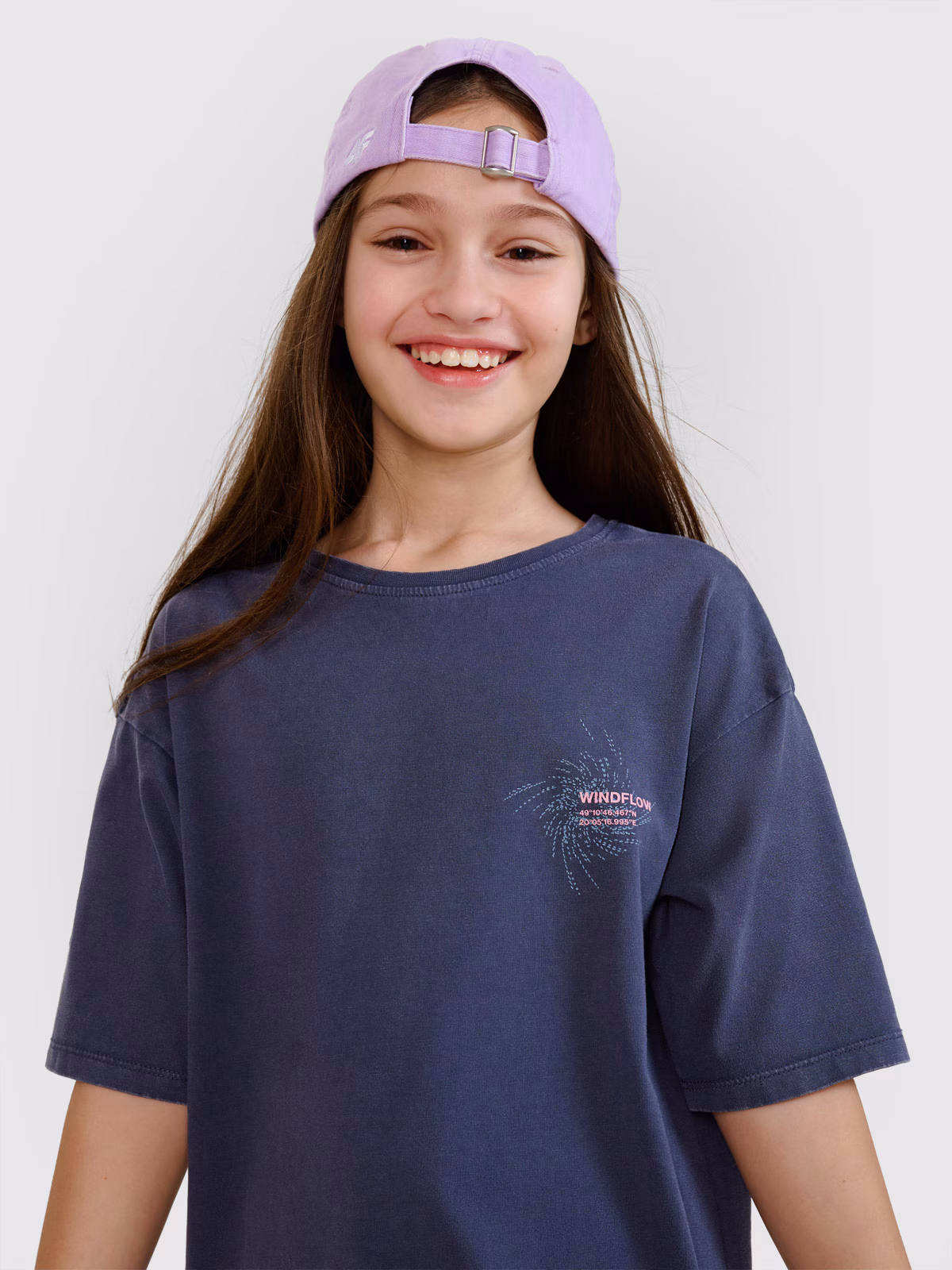 T-shirt oversize z nadrukiem dziewczęcy - szary