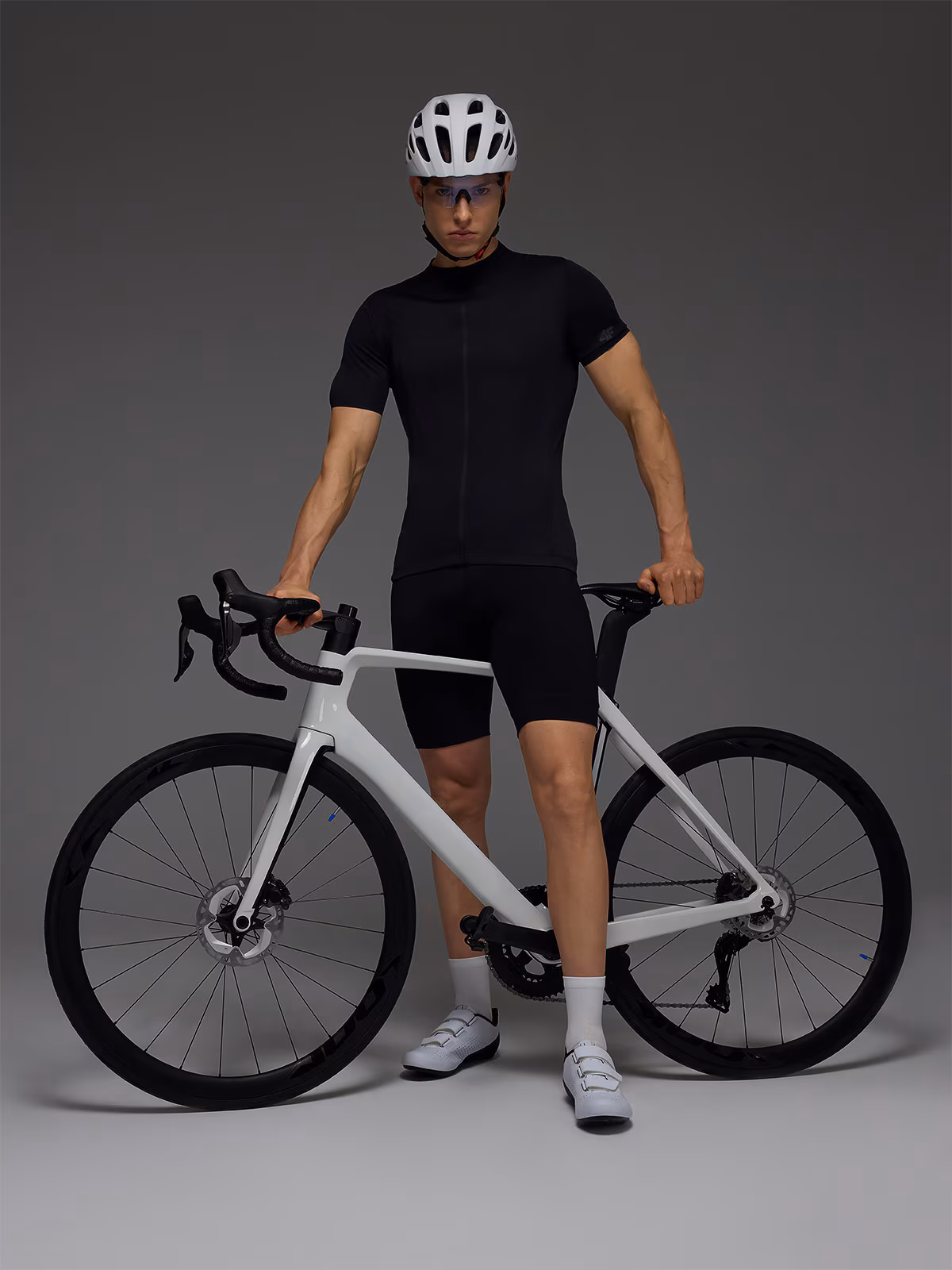 Legginsy krótkie rowerowe z żelowo-piankową wkładką i szelkami męskie - czarne