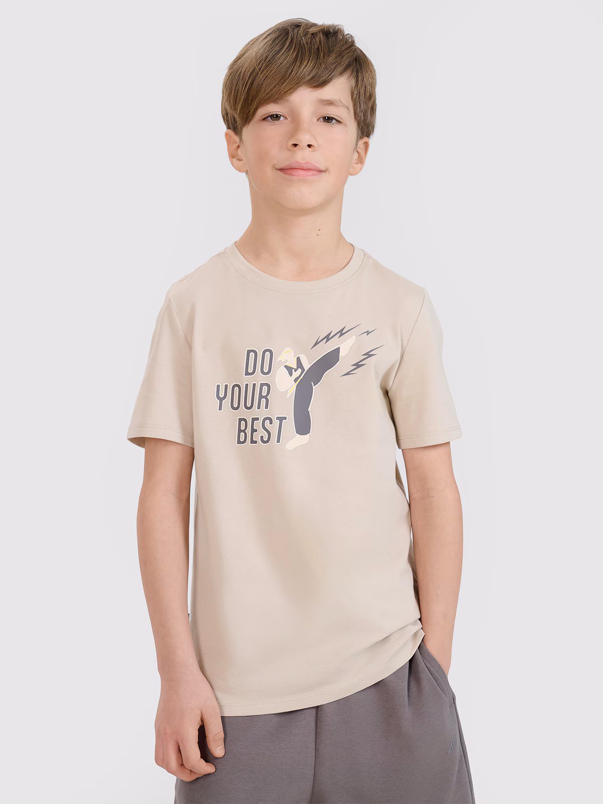 T-shirt regular z nadrukiem chłopięcy - beżowy