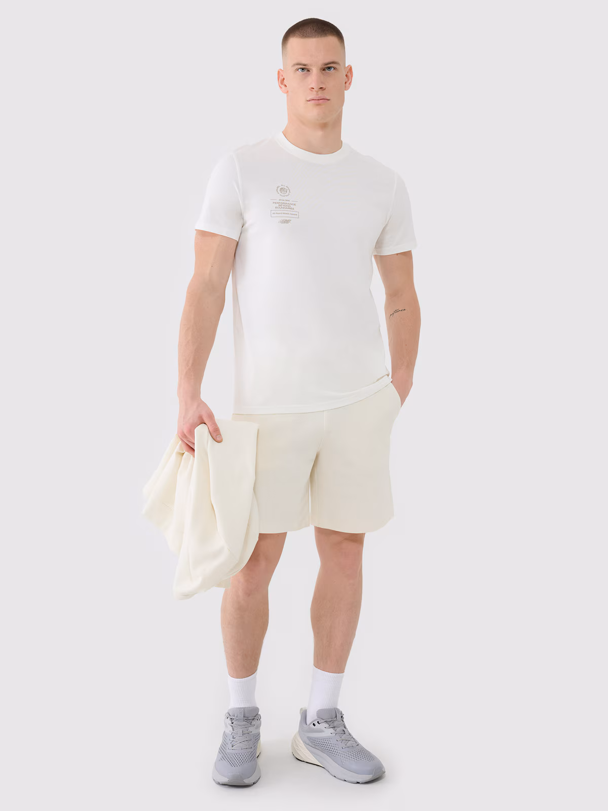 T-shirt regular z nadrukiem męski - beżowy