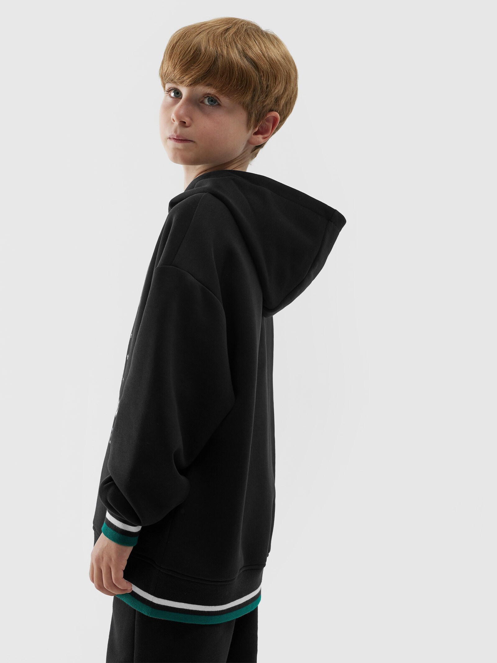 Bluza dresowa nierozpinana z kapturem chłopięca