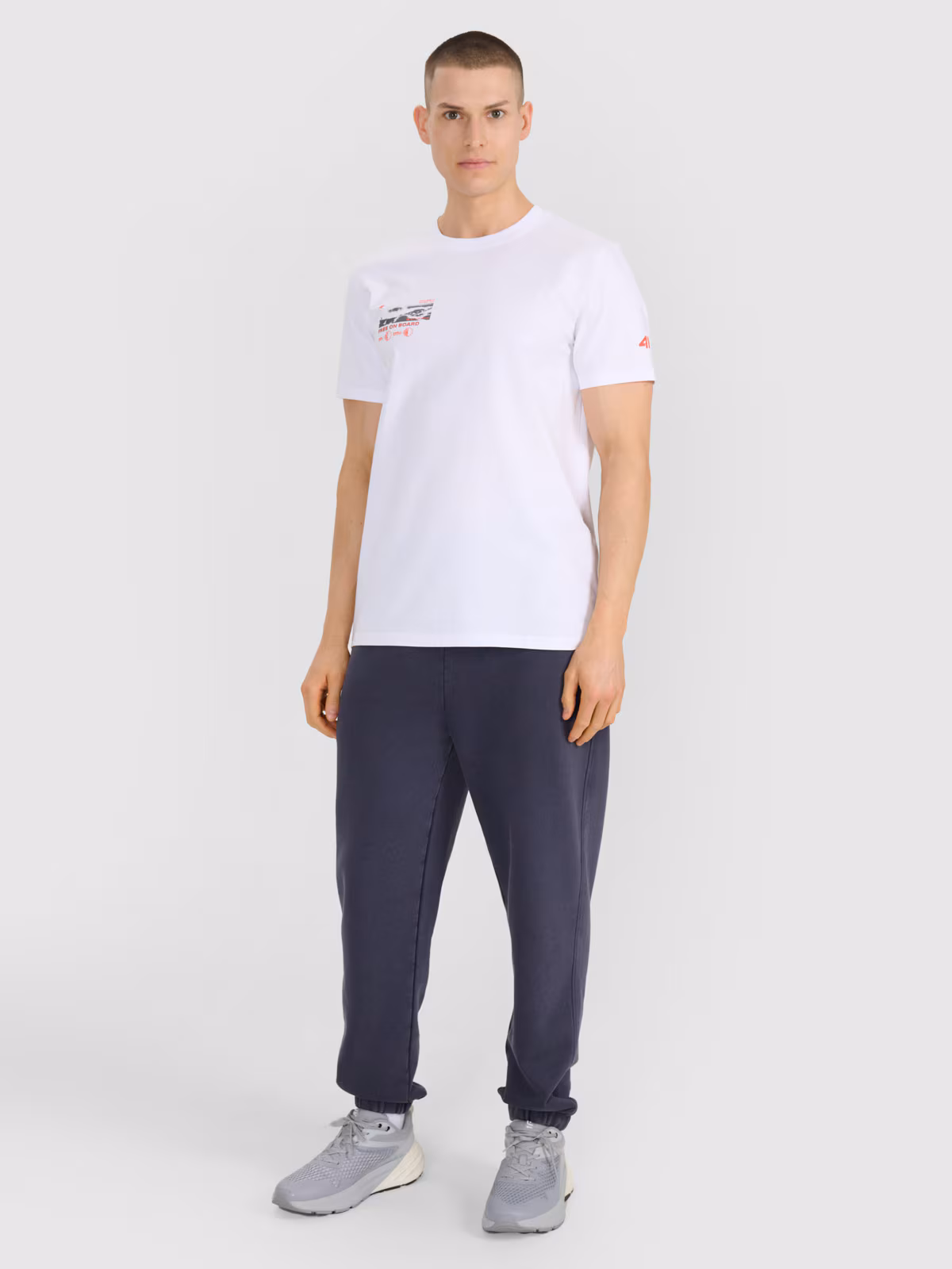 T-shirt regular z nadrukiem męski - szary