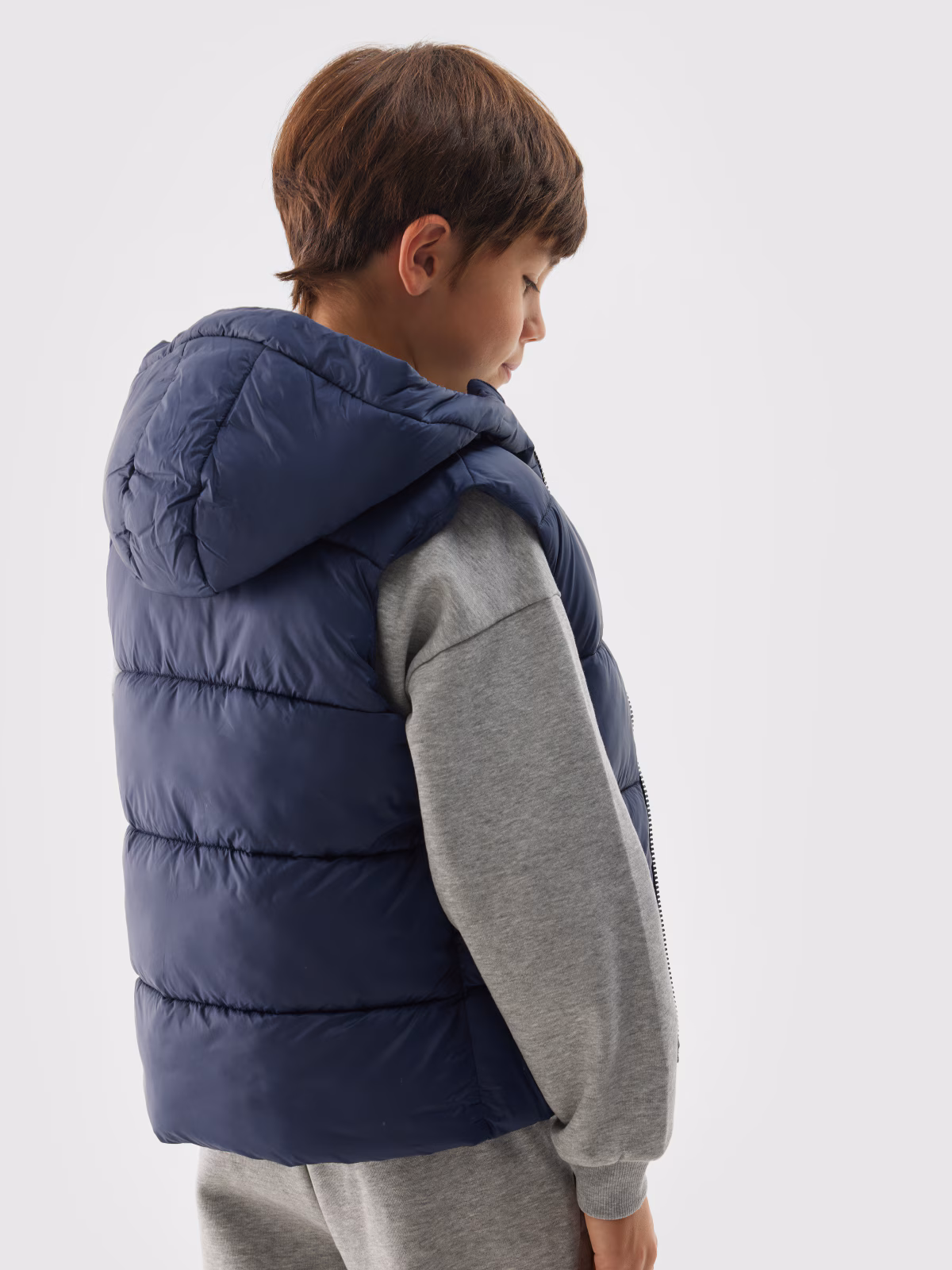 Bezrękawnik puchowy pikowany z kapturem chłopięcy - granatowy