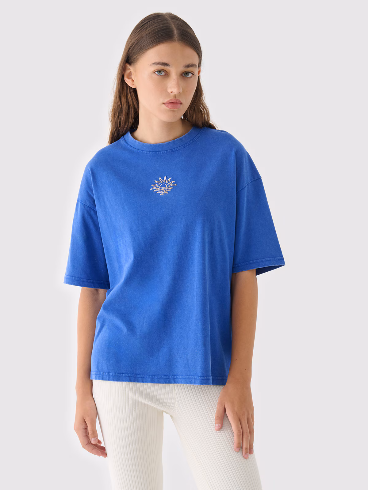 T-shirt oversize z efektem sprania damski - niebieski