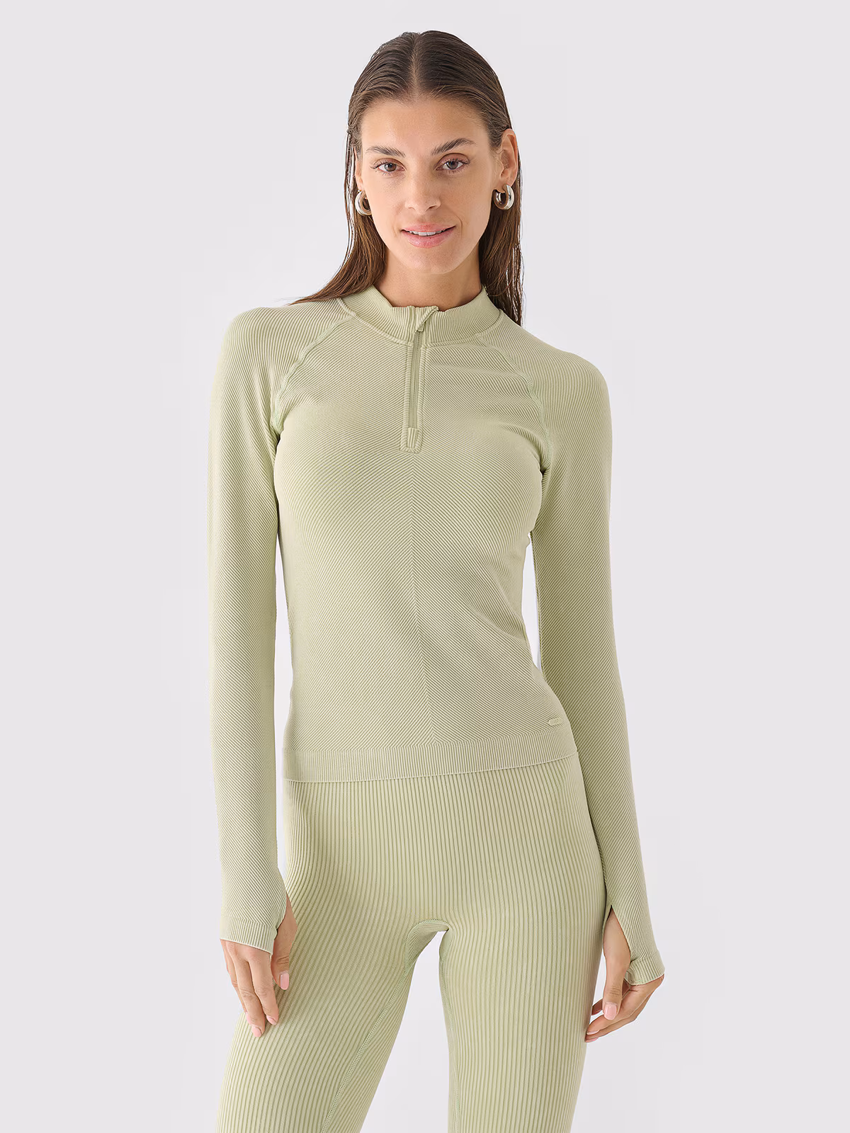 Longsleeve bezszwowy slim w prążki damski - oliwkowy/khaki