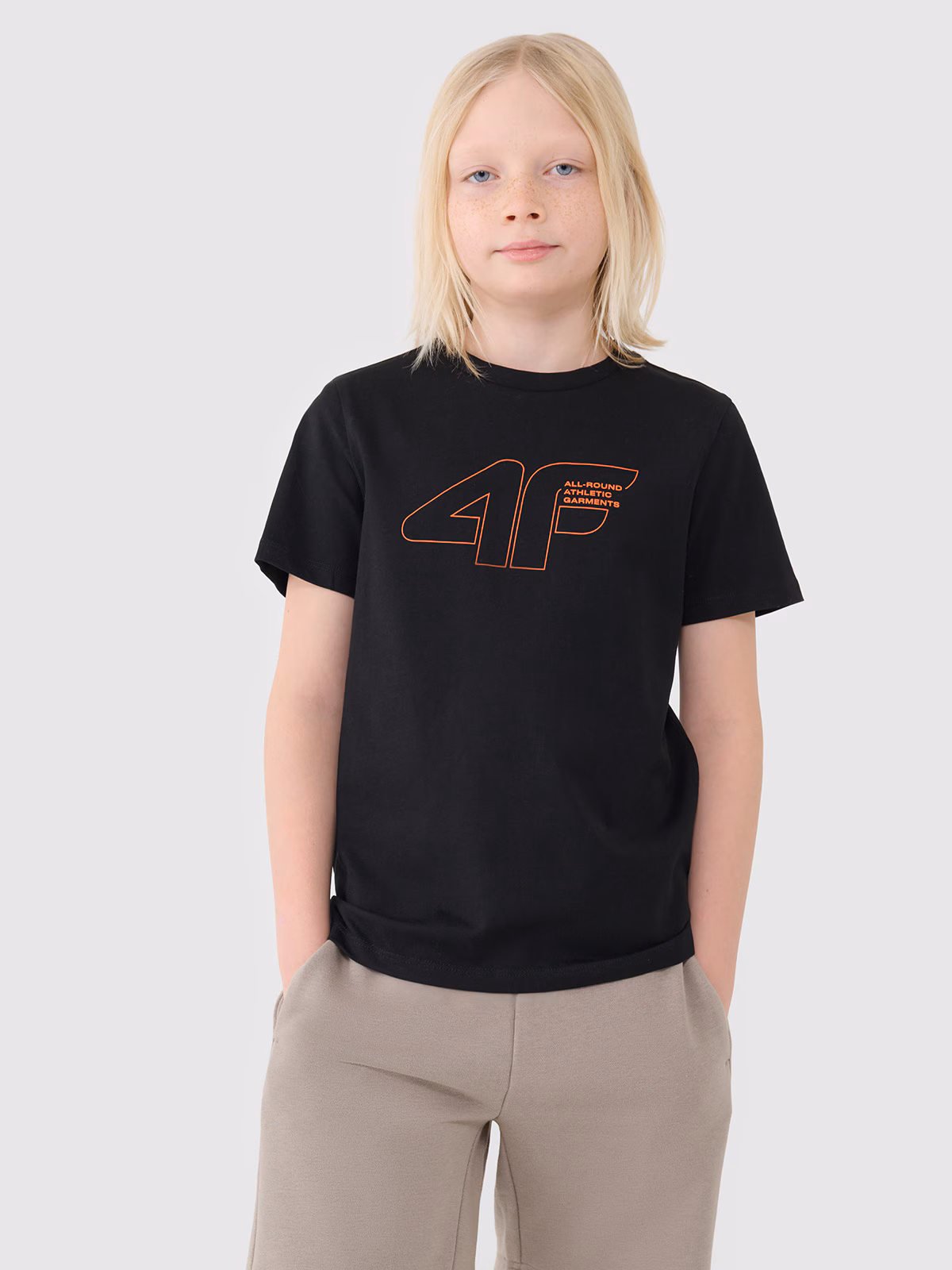T-shirt regular z nadrukiem chłopięcy - czarny