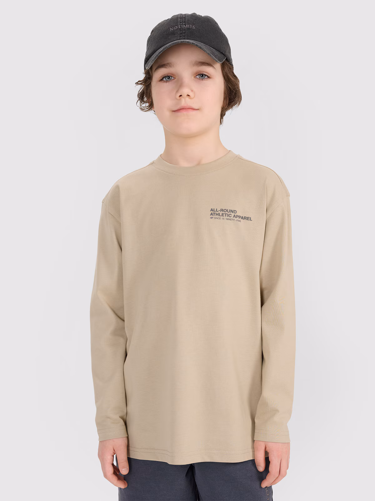 Longsleeve oversize z nadrukiem chłopięcy - beżowy