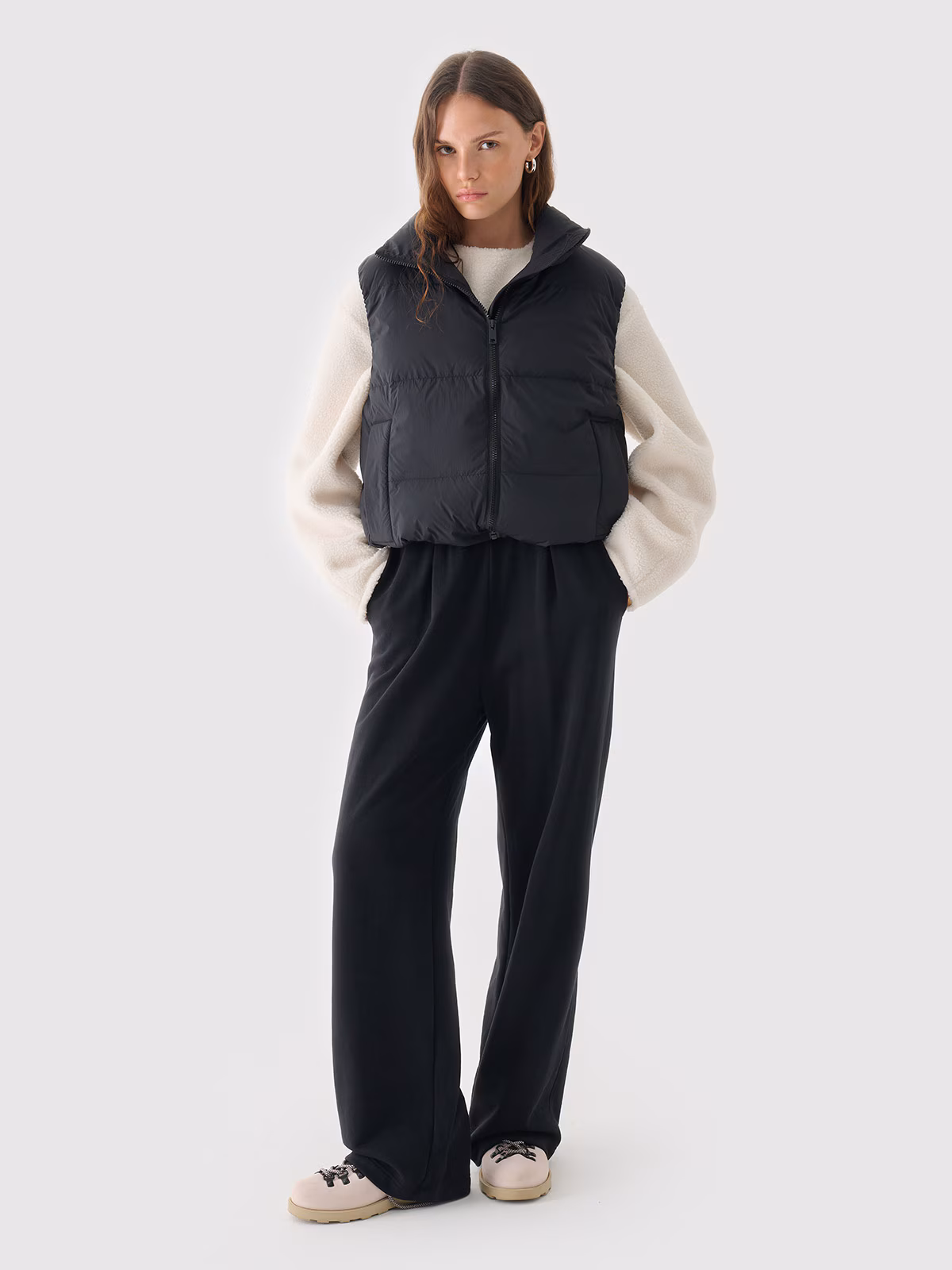 Kamizelka puchowa z wypełnieniem naturalnym damska Outhorn - czarna