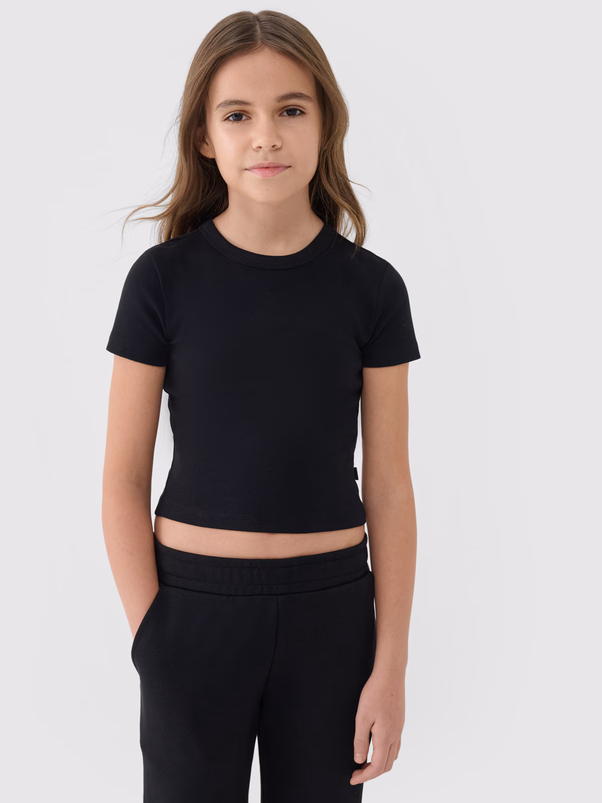 T-shirt slim crop top gładki dziewczęcy - beżowy