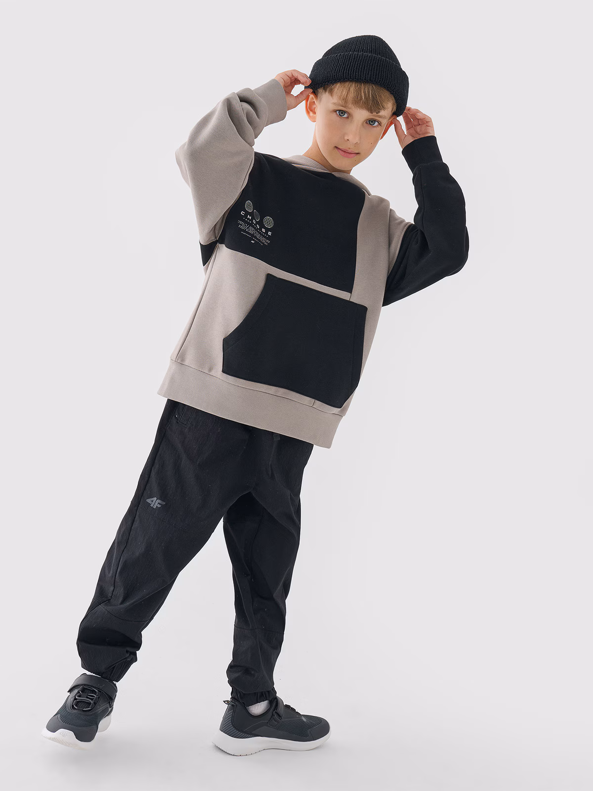 Bluza dresowa nierozpinana z kapturem chłopięca - szara