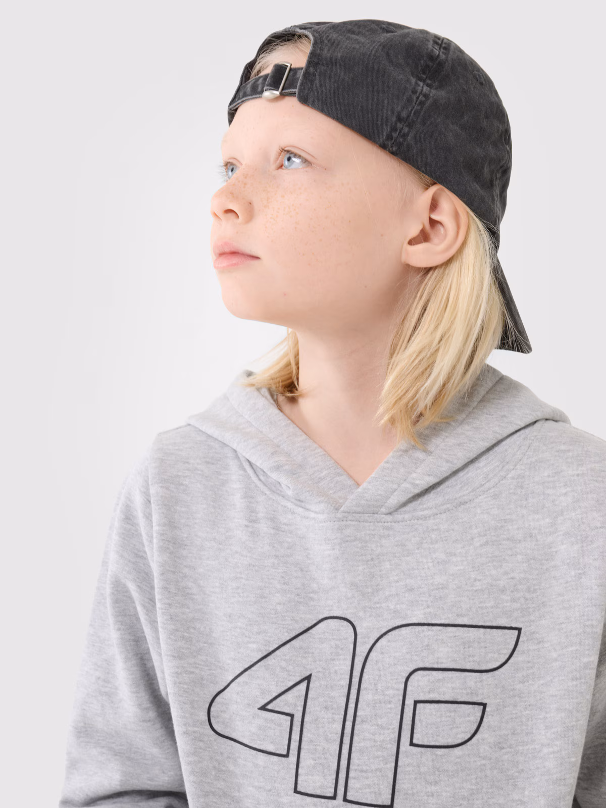 Bluza dresowa nierozpinana z kapturem chłopięca - czarna